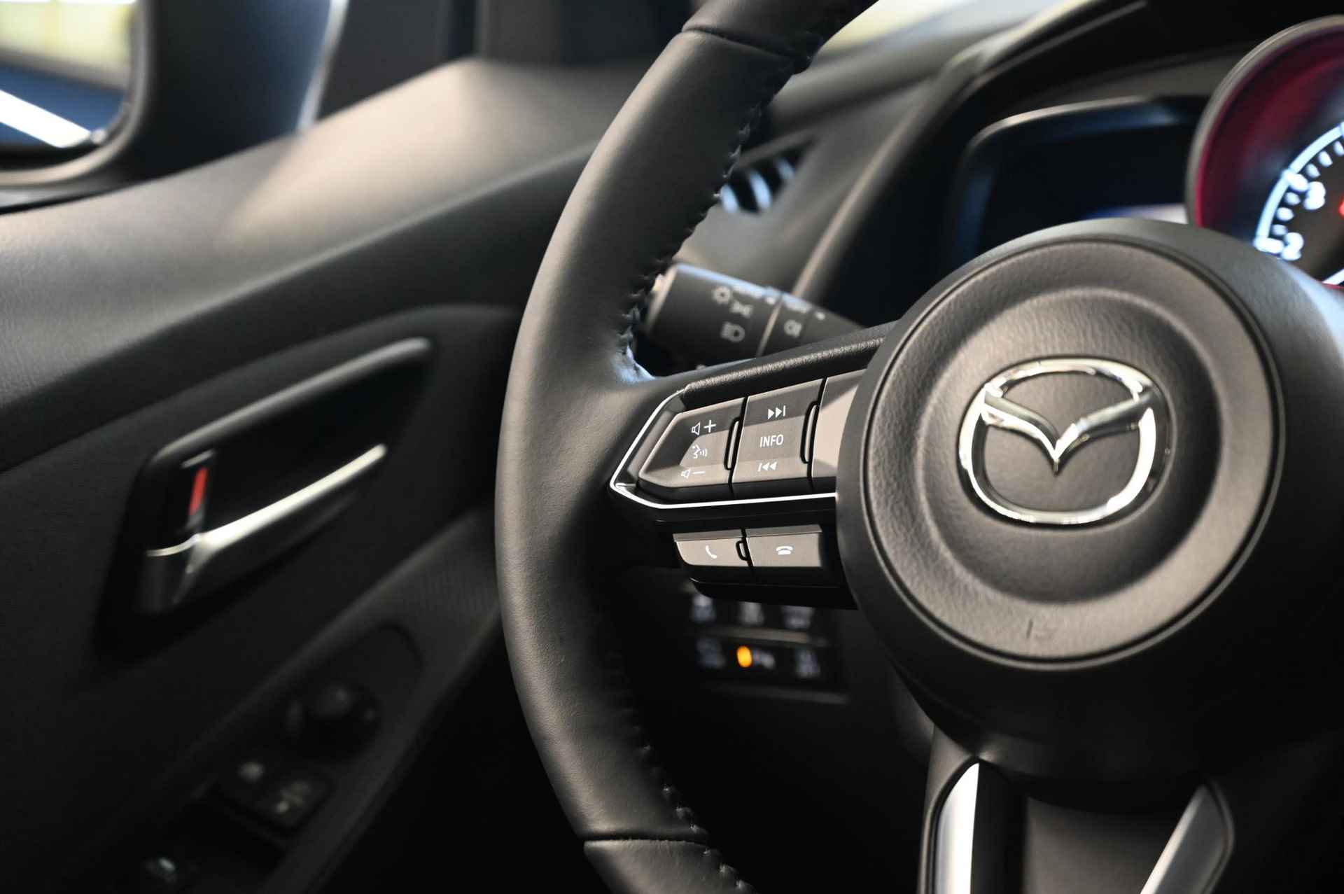 Mazda 2 e-SkyActiv-G 90 6MT Exclusive-Line met DA Pack *Diverse kleuren en transmissies leverbaar* *Actie: nu met €2.850 instapvoordeel* - 25/44