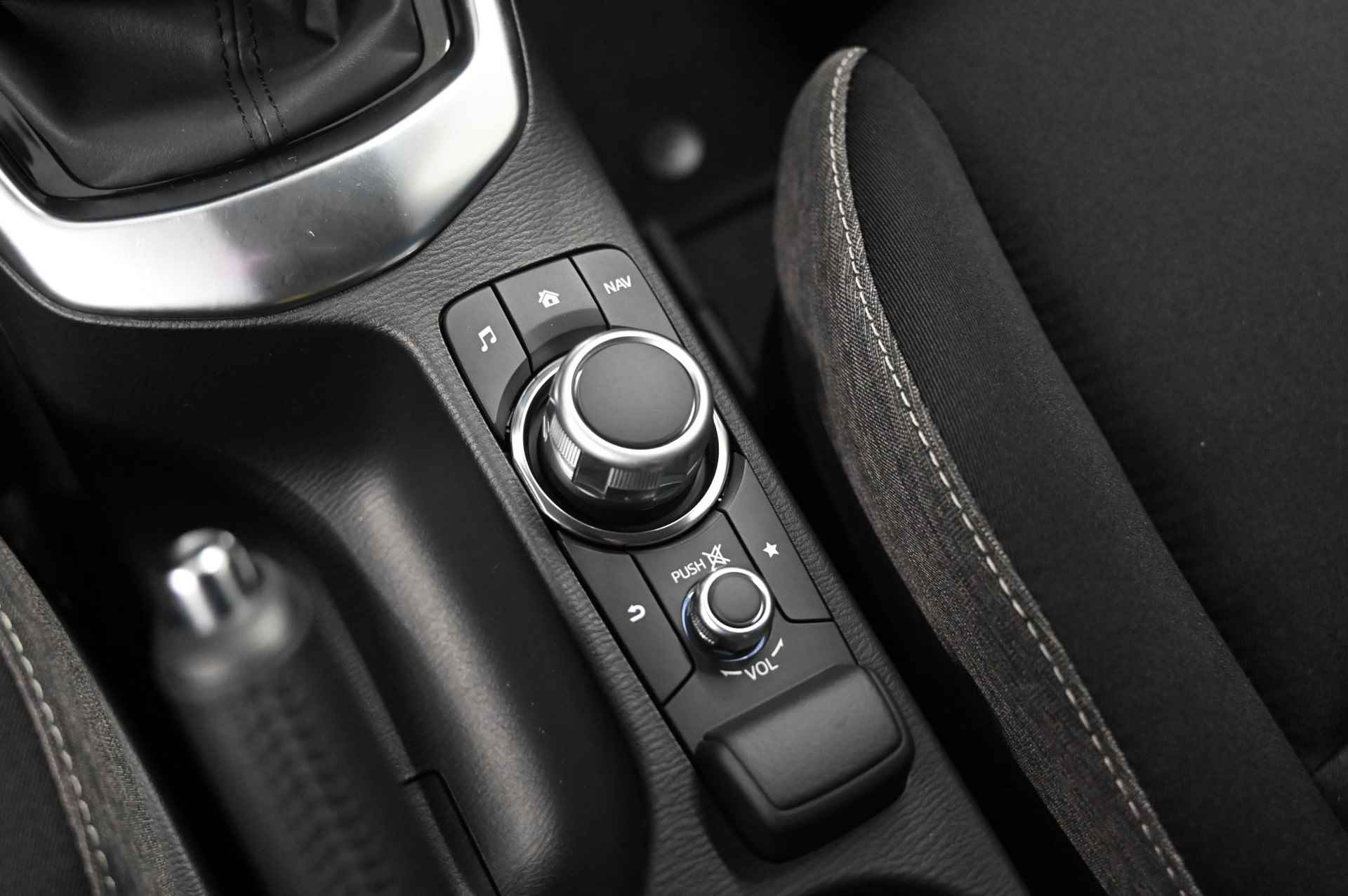 Mazda 2 e-SkyActiv-G 90 6MT Exclusive-Line met DA Pack *Diverse kleuren en transmissies leverbaar* *Actie: nu met €2.850 instapvoordeel* - 38/44