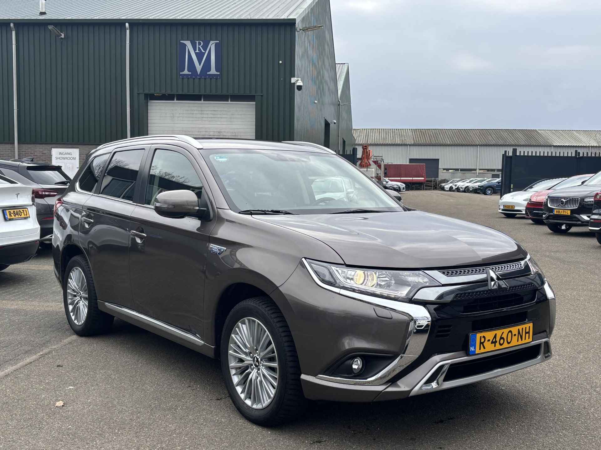 Mitsubishi Outlander 2.4 PHEV Intense+ ELEK STOEL| AFN. TREKHAAK| CAMERA| RIJKLAAPRIJS INCL. 12 MAANDEN BOVAG GARANTIE| - 6/31