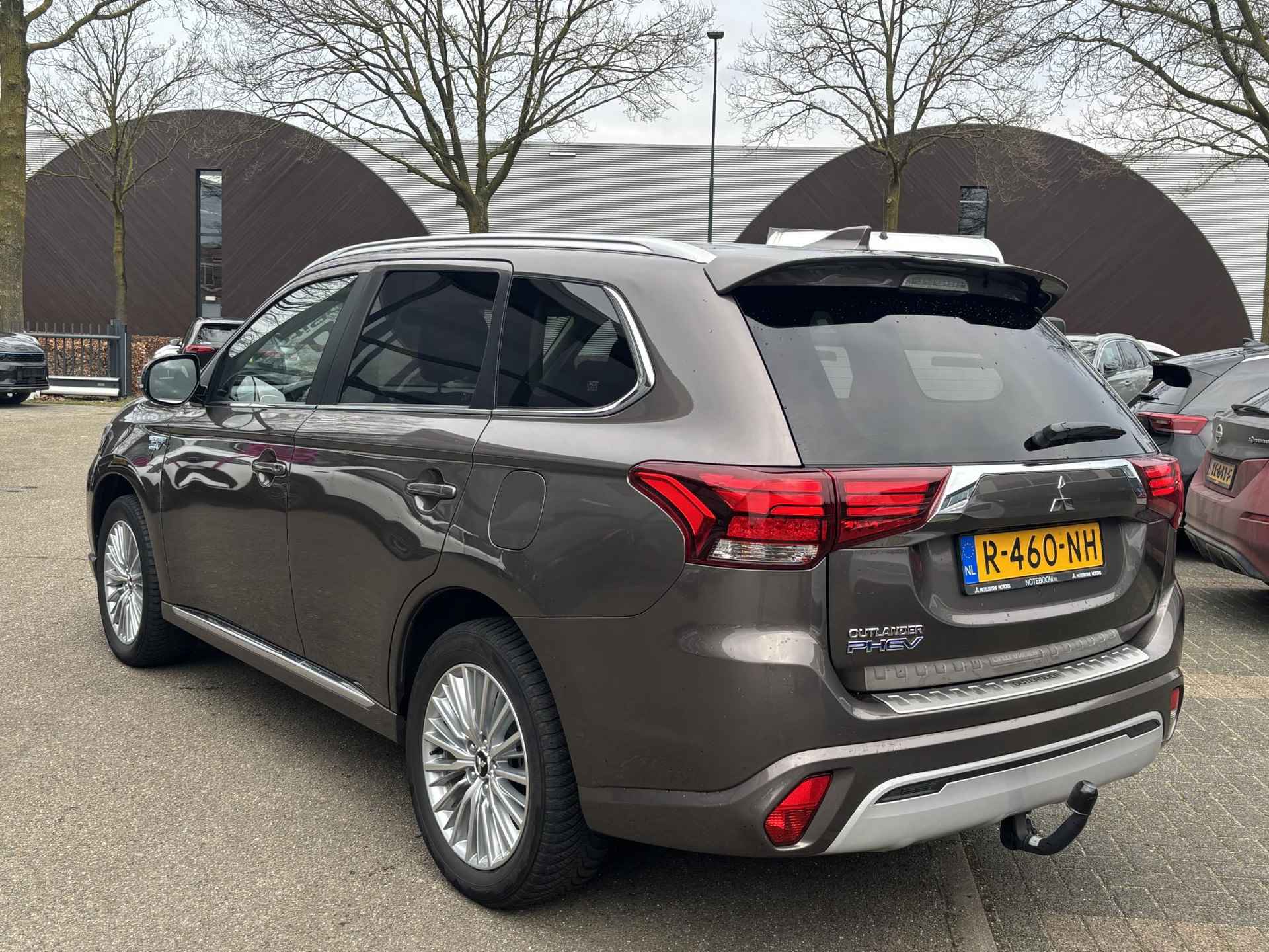 Mitsubishi Outlander 2.4 PHEV Intense+ ELEK STOEL| AFN. TREKHAAK| CAMERA| RIJKLAAPRIJS INCL. 12 MAANDEN BOVAG GARANTIE| - 8/31