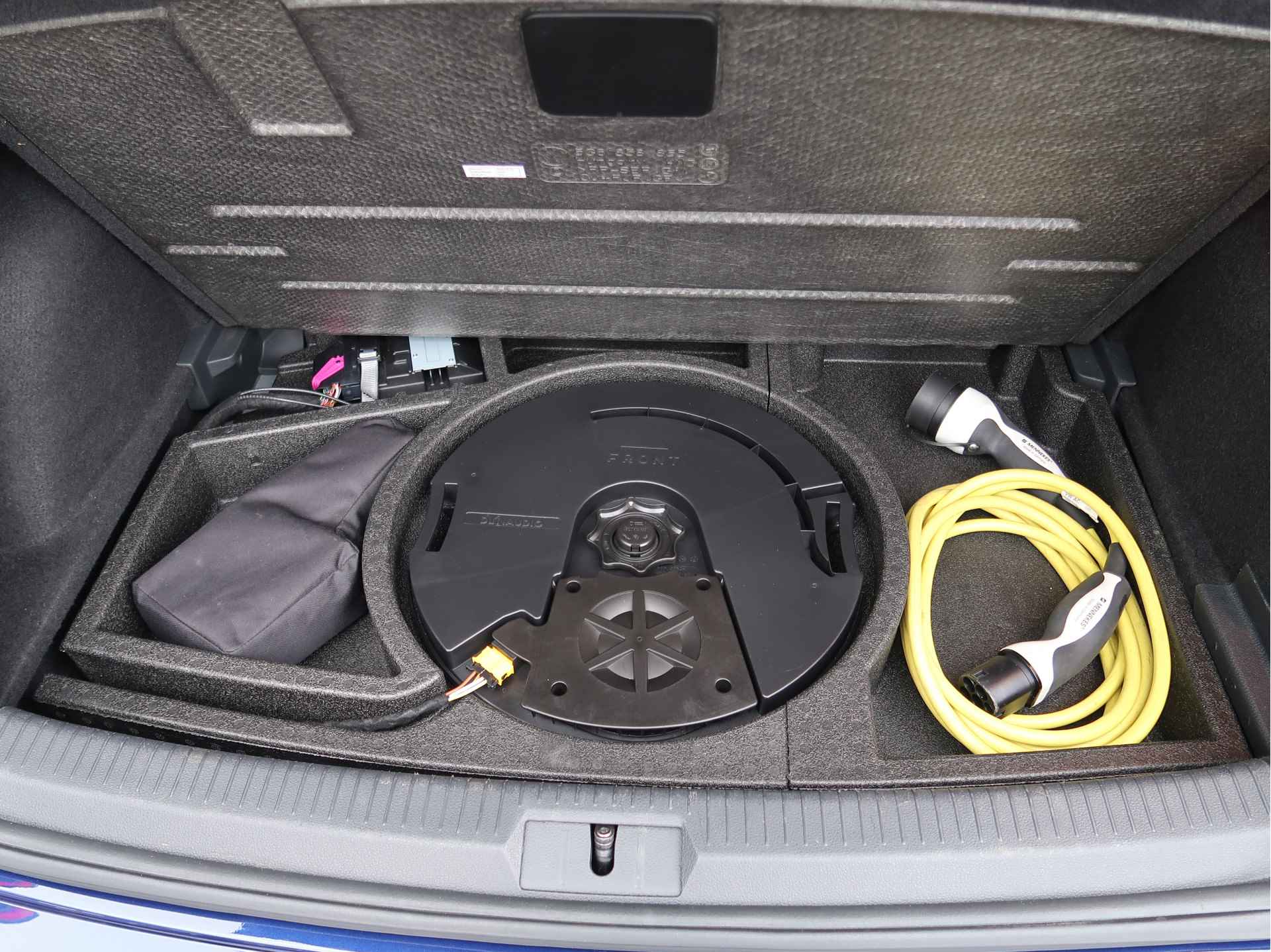 Volkswagen e-Golf E-DITION | Virtual | Leder | Dynaudio | Camera | W.Pomp | 17'' | - 24/32