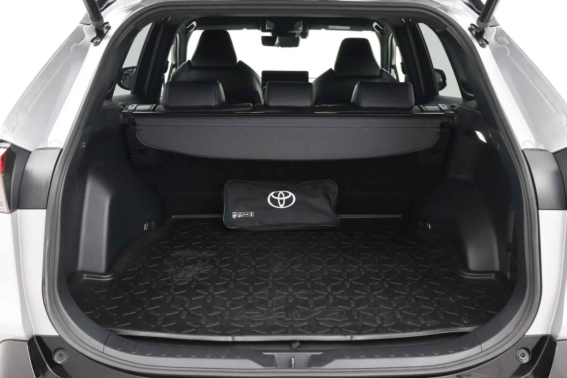 Toyota RAV4 2.5 Hybrid AWD Bi-Tone | Navigatie | 360 camera | Digitale binnenspiegel | Dodehoek detectie | Apple Carplay / Android Auto - 40/41