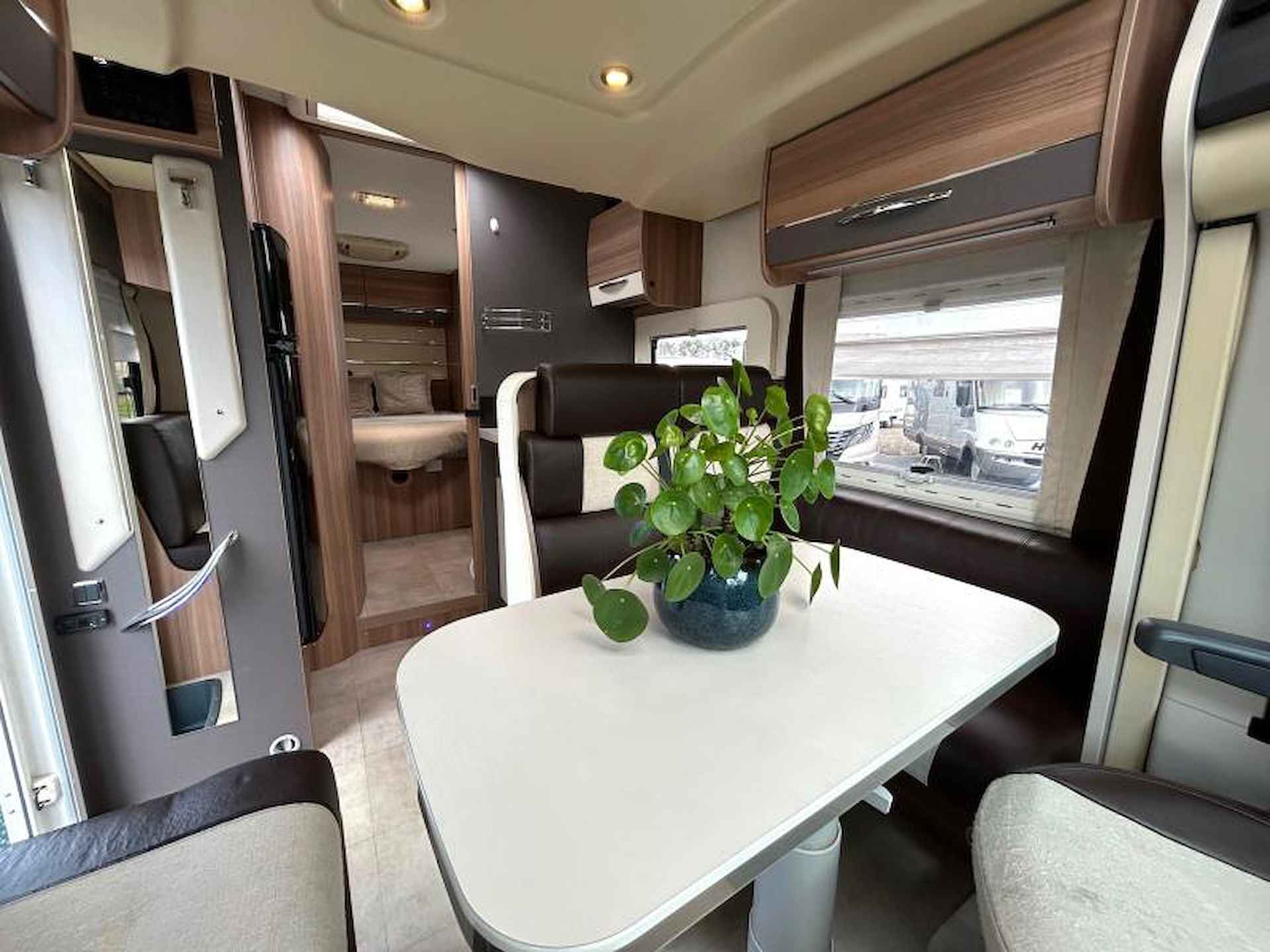 Chausson Flash 718 EB queensbed/hefbed/2015 - 9/25