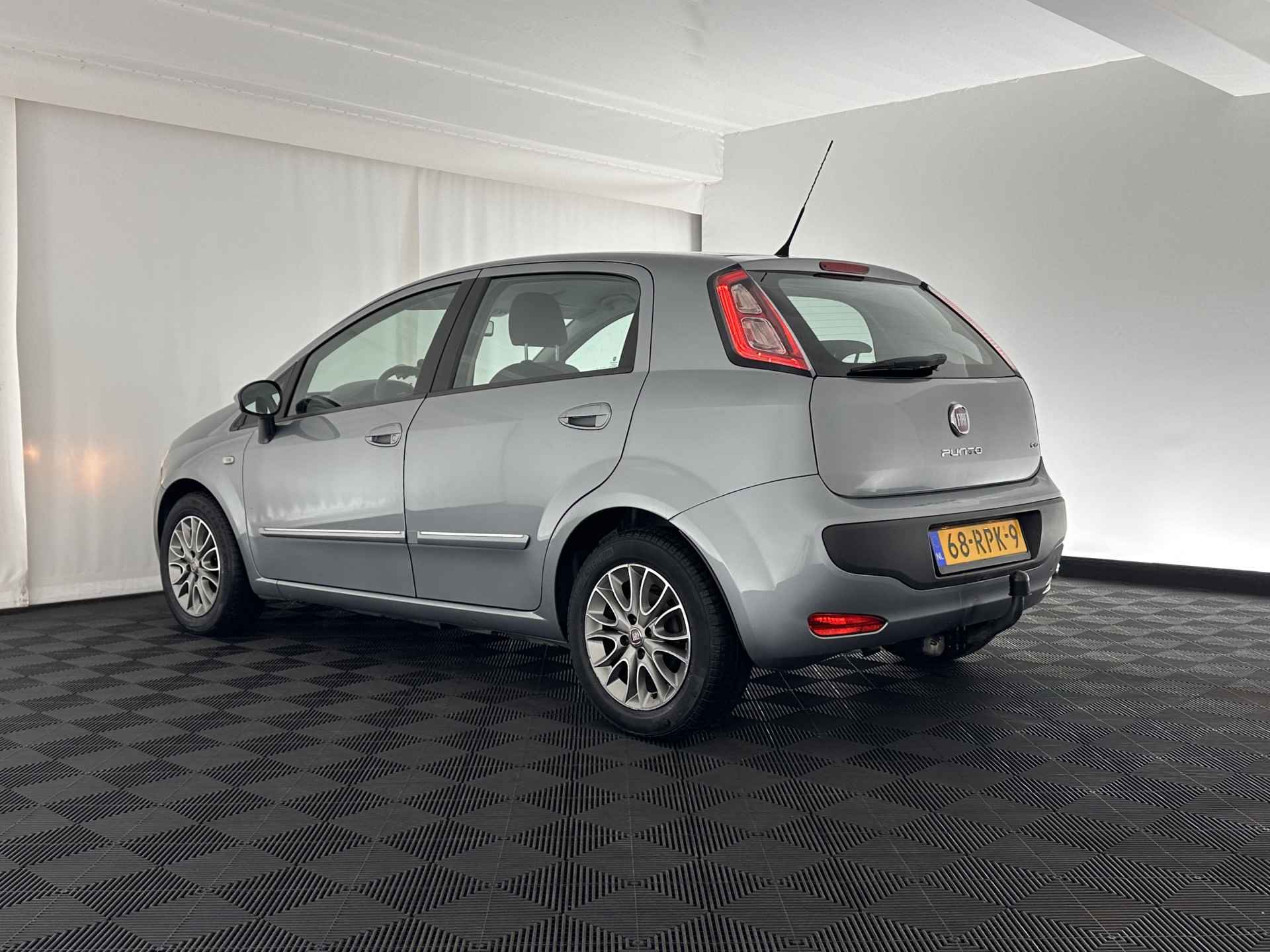 Fiat Punto Evo 1.3 M-Jet Dynamic *ECC | PDC | CRUISE | COMFORT-SEATS | TOWBAR | RADIO-CD/MP3 | 15''ALU * - 4/29