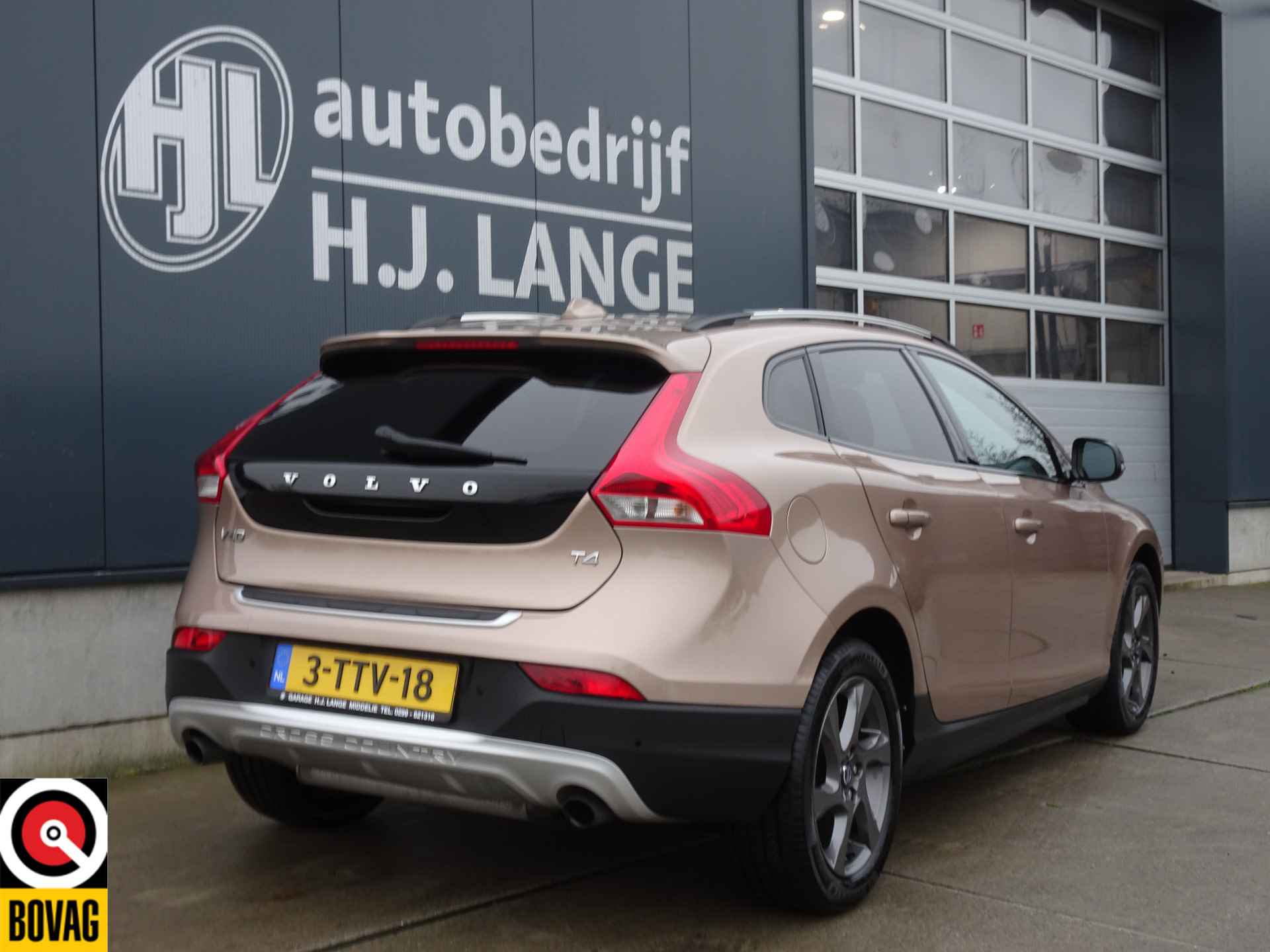 Volvo V40 Cross Country 1.6 T4 Momentum - 7/38