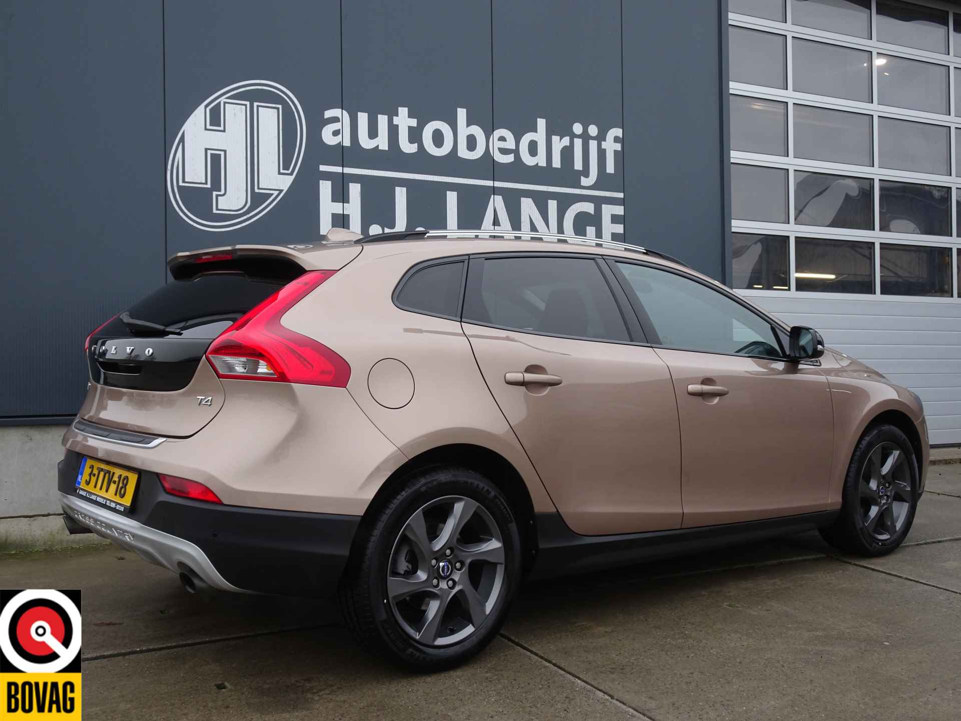 Volvo V40 Cross Country 1.6 T4 Momentum - 8/38