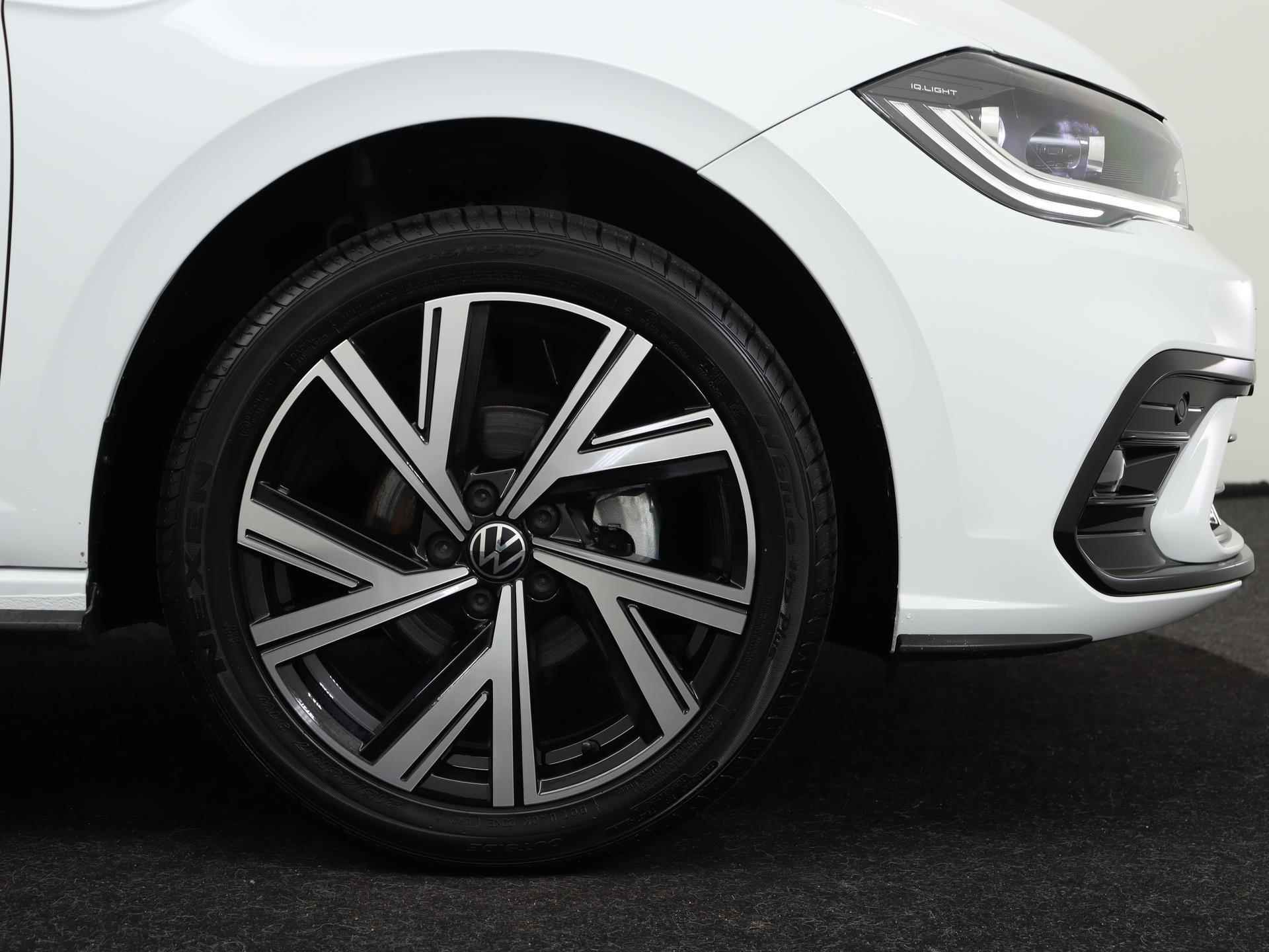Volkswagen Polo 1.0 TSI 95PK R-Line | IQ.Light | Camera | Navigatie | Apple CarPlay | Keyless | 17" 'Bergamo' | Adaptive Cruise | Getint Glas | - 13/47