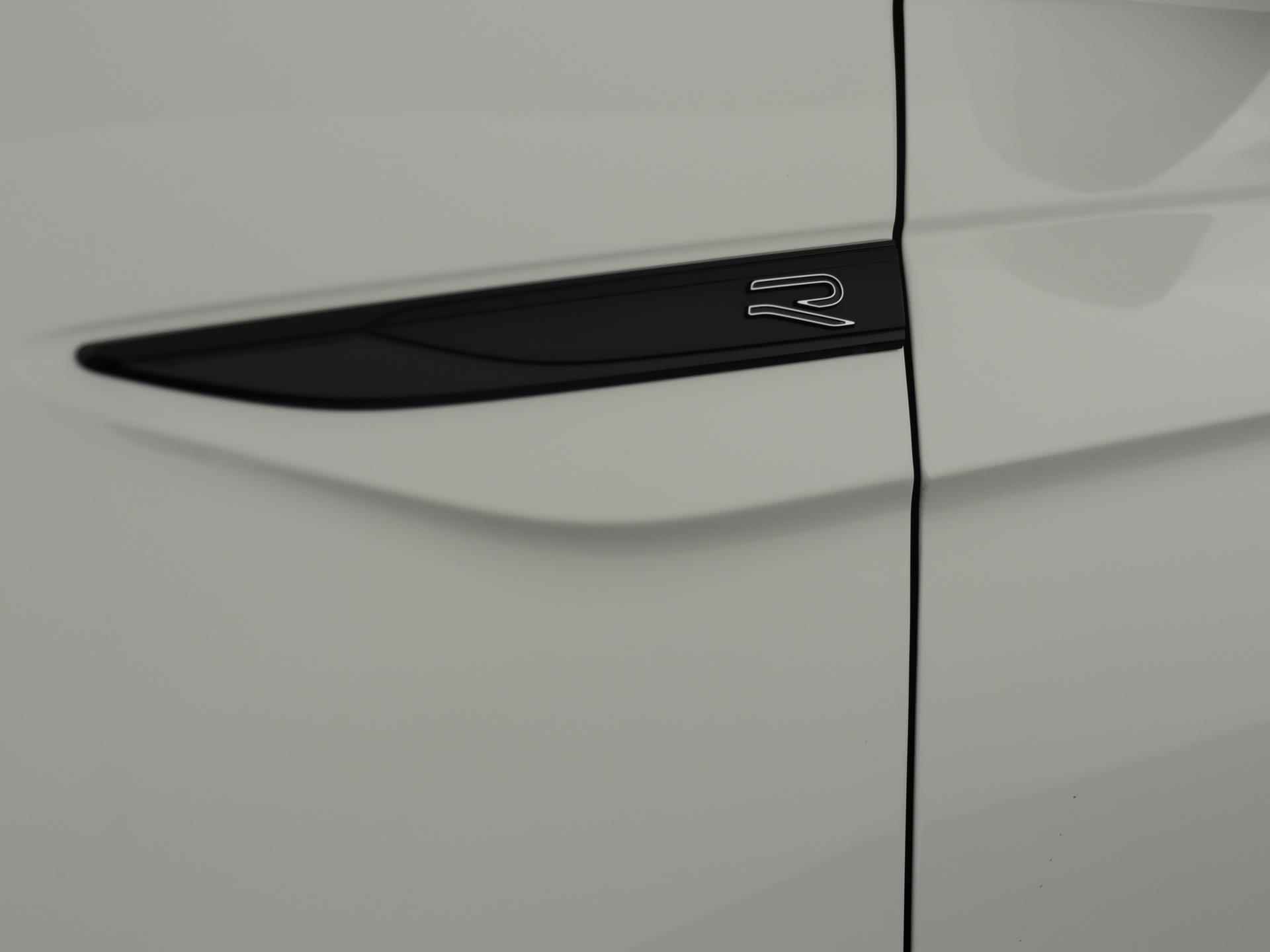 Volkswagen Polo 1.0 TSI 95PK R-Line | IQ.Light | Camera | Navigatie | Apple CarPlay | Keyless | 17" 'Bergamo' | Adaptive Cruise | Getint Glas | - 16/47