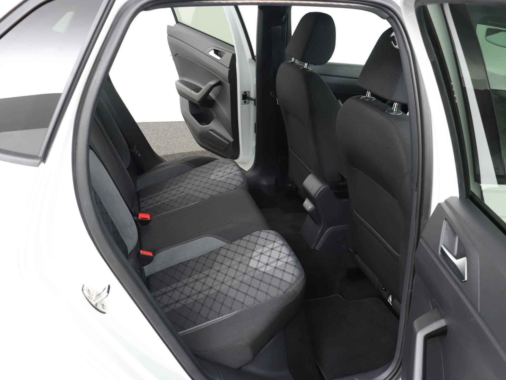 Volkswagen Polo 1.0 TSI 95PK R-Line | IQ.Light | Camera | Navigatie | Apple CarPlay | Keyless | 17" 'Bergamo' | Adaptive Cruise | Getint Glas | - 19/47