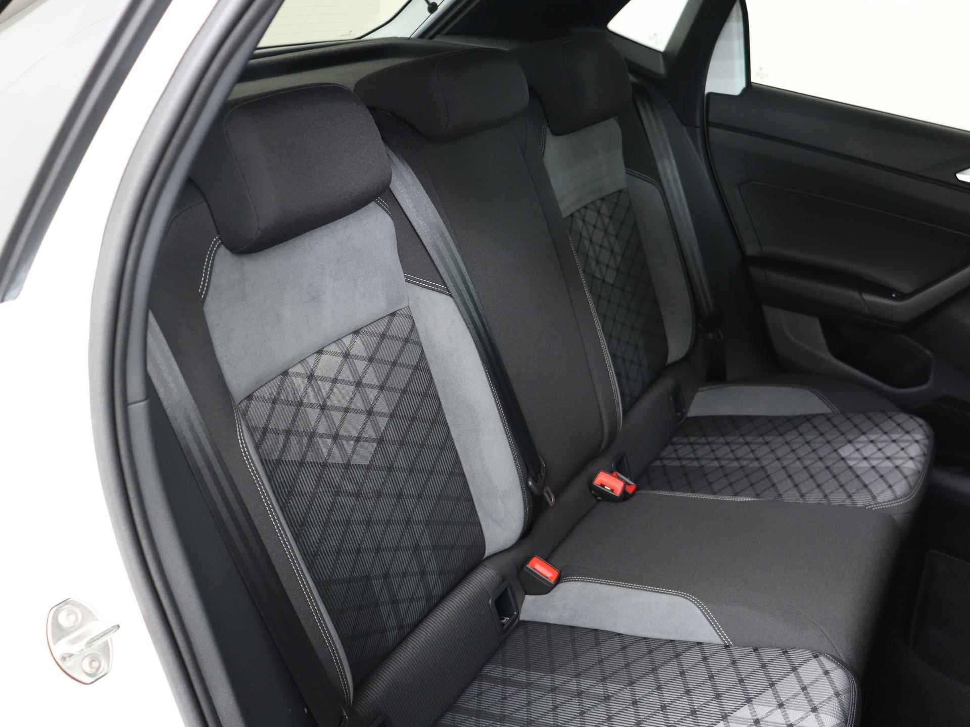 Volkswagen Polo 1.0 TSI 95PK R-Line | IQ.Light | Camera | Navigatie | Apple CarPlay | Keyless | 17" 'Bergamo' | Adaptive Cruise | Getint Glas | - 20/47