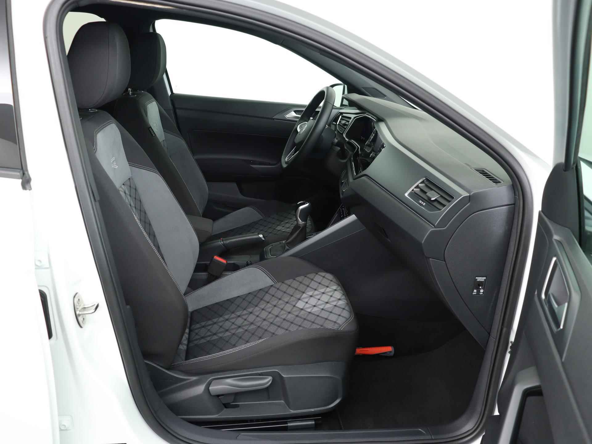 Volkswagen Polo 1.0 TSI 95PK R-Line | IQ.Light | Camera | Navigatie | Apple CarPlay | Keyless | 17" 'Bergamo' | Adaptive Cruise | Getint Glas | - 21/47
