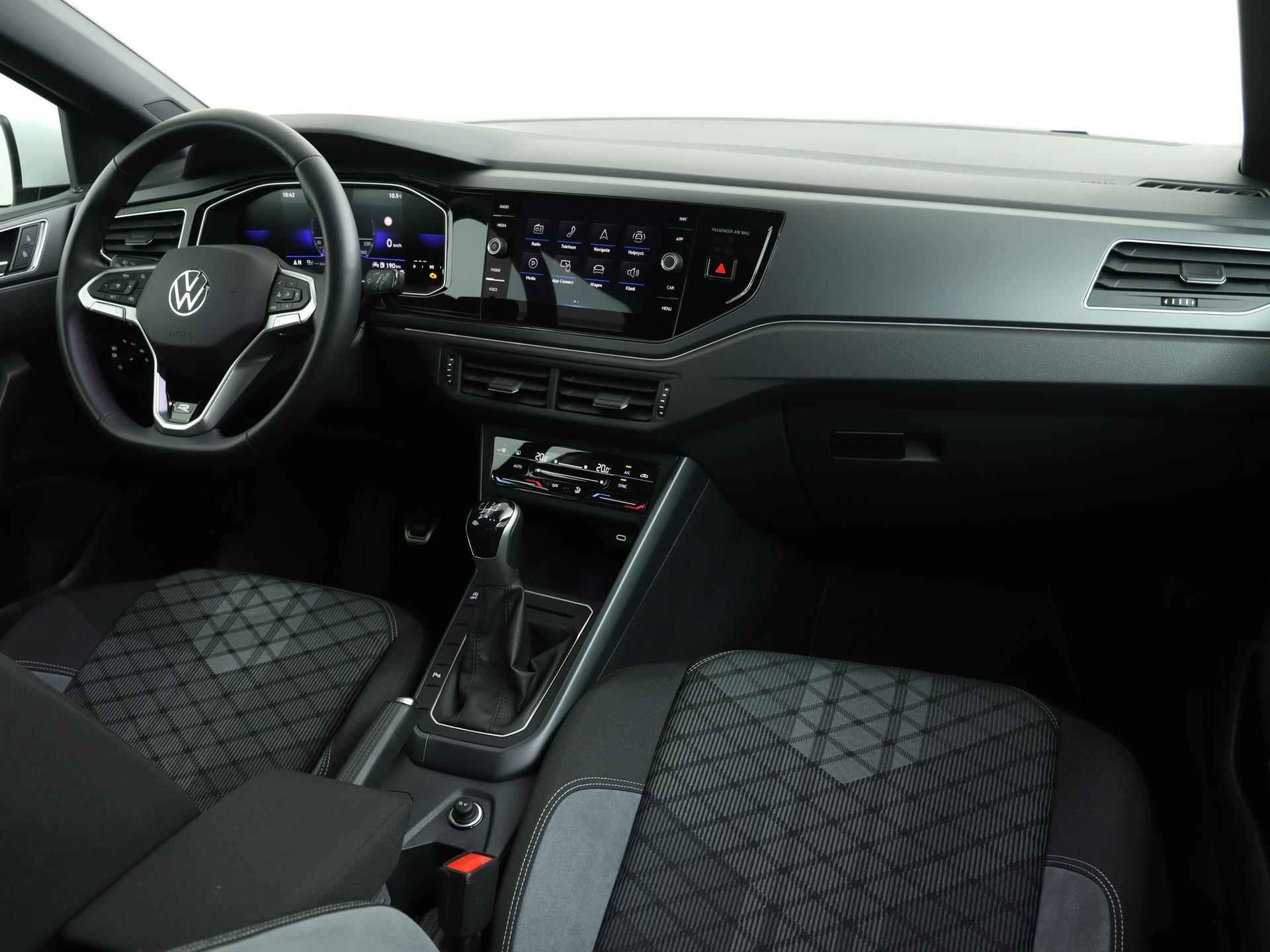Volkswagen Polo 1.0 TSI 95PK R-Line | IQ.Light | Camera | Navigatie | Apple CarPlay | Keyless | 17" 'Bergamo' | Adaptive Cruise | Getint Glas | - 24/47