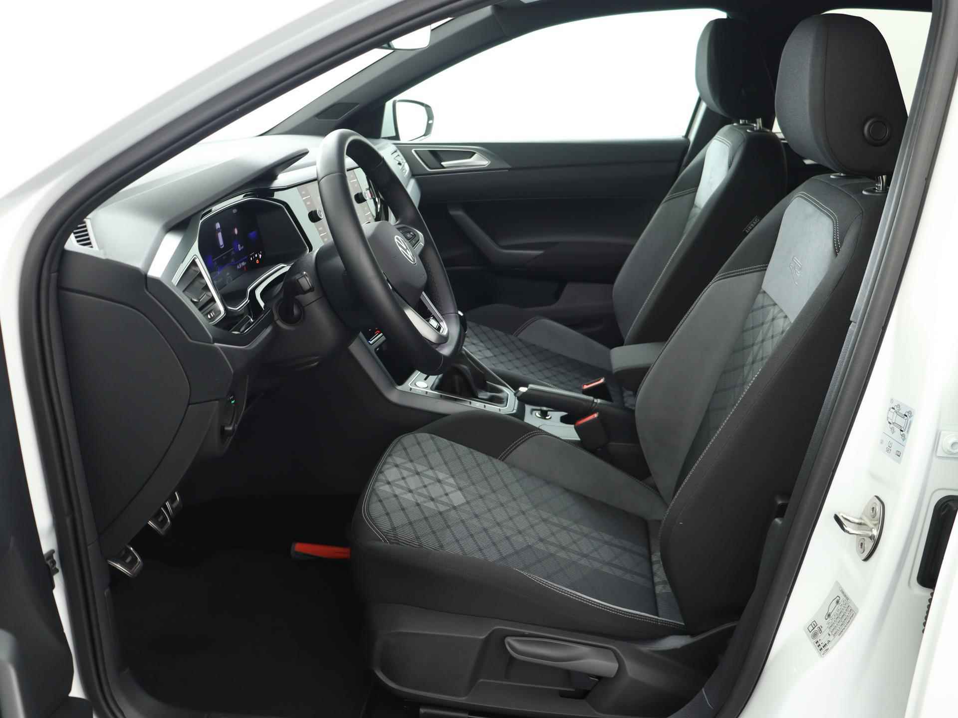 Volkswagen Polo 1.0 TSI 95PK R-Line | IQ.Light | Camera | Navigatie | Apple CarPlay | Keyless | 17" 'Bergamo' | Adaptive Cruise | Getint Glas | - 25/47