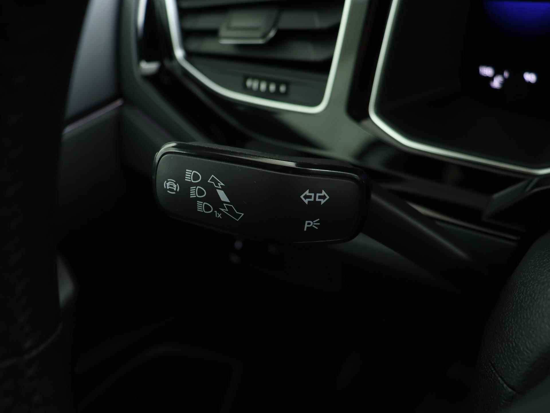 Volkswagen Polo 1.0 TSI 95PK R-Line | IQ.Light | Camera | Navigatie | Apple CarPlay | Keyless | 17" 'Bergamo' | Adaptive Cruise | Getint Glas | - 31/47