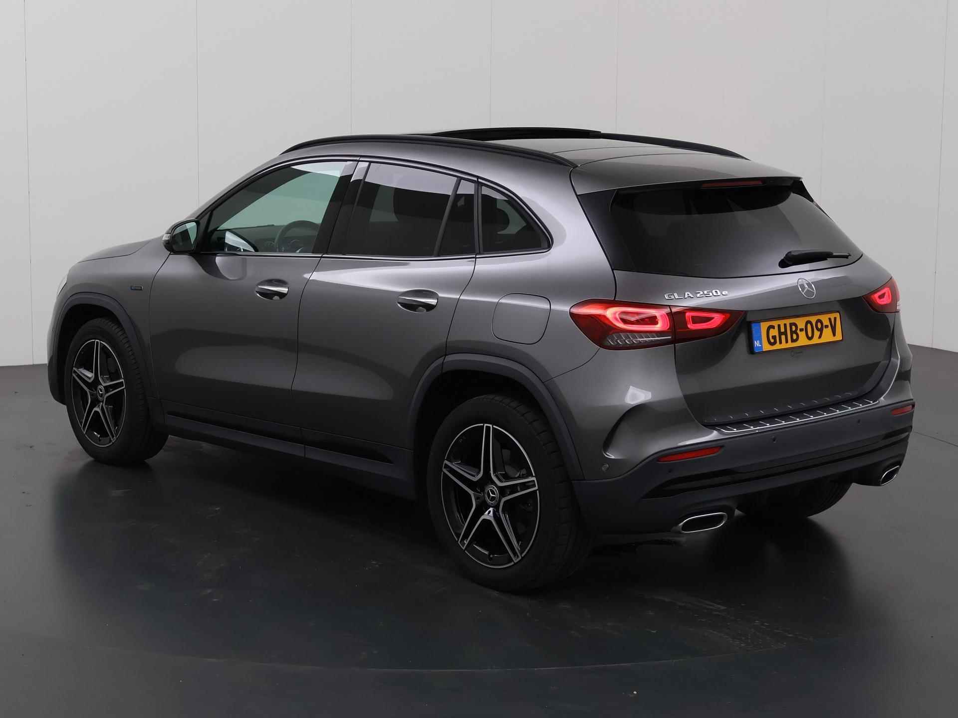 Mercedes-Benz GLA-klasse 250 e AMG Line | Apple carplay & Android auto | Panoramadak | Parkeercamera | Multibeam lead | Sfeerverlichting | Nightpakket - 23/51