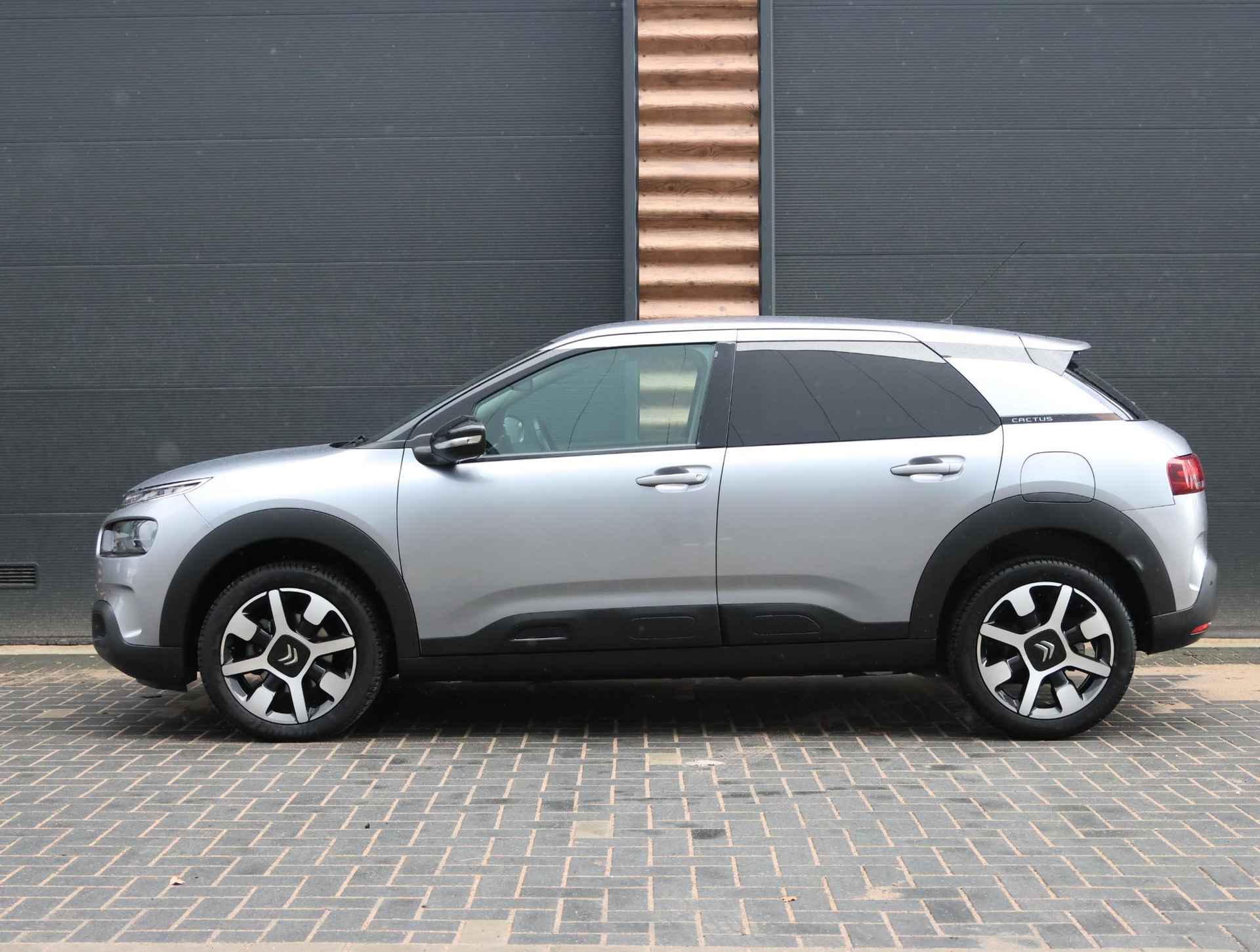 Citroen C4 Cactus Shine Plus 130pk Automaat (1ste eig.|Cruise control|Navigatie|CarPlay & Android Auto||LMV|Climate control|Dodehoekwaarschuwing) - 3/41