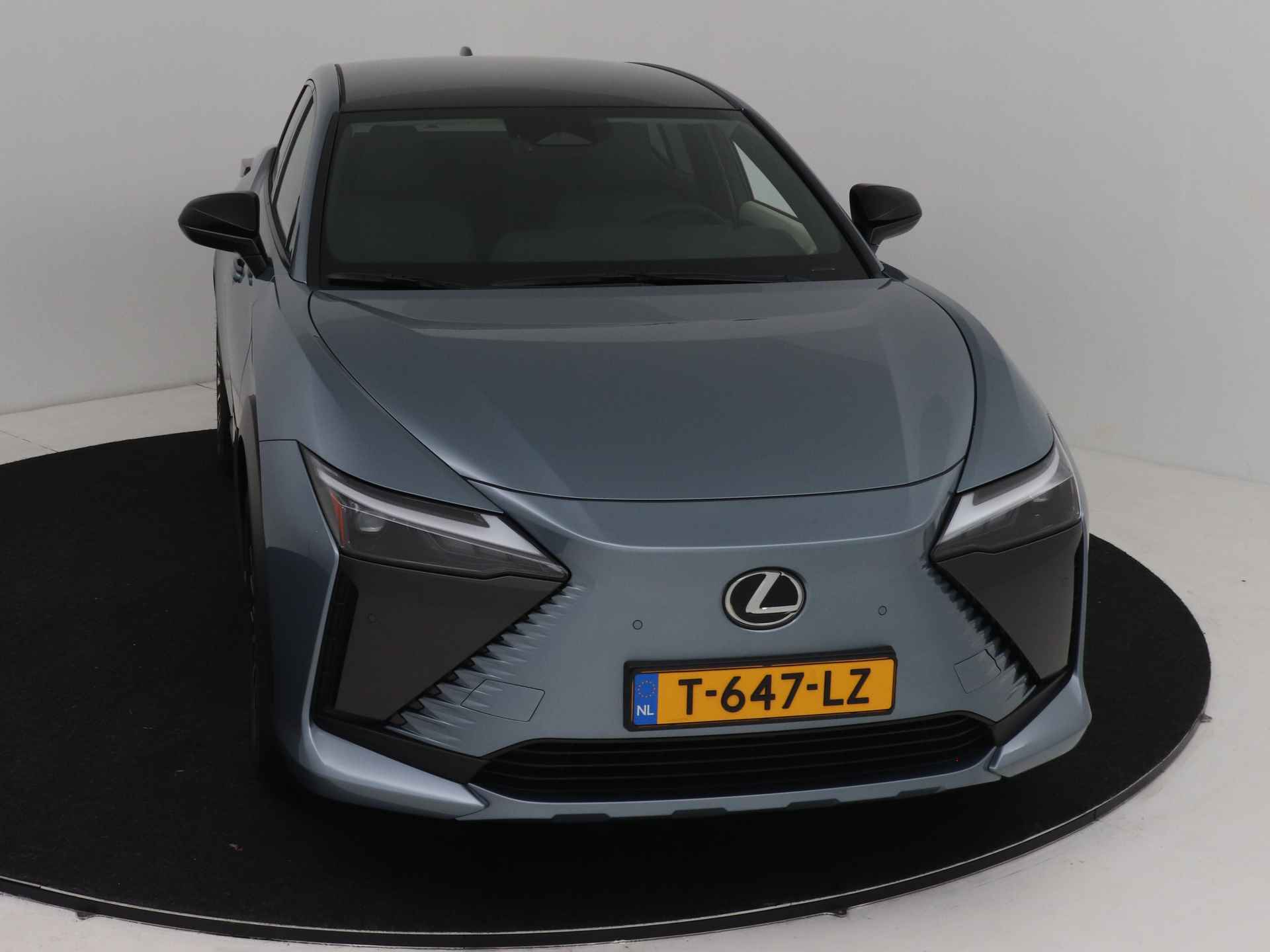 Lexus RZ 450e Executive Line 71 kWh | Direct-4 AWD | 20" met All-Season banden | Lexus Link Pro multimedia | - 28/50