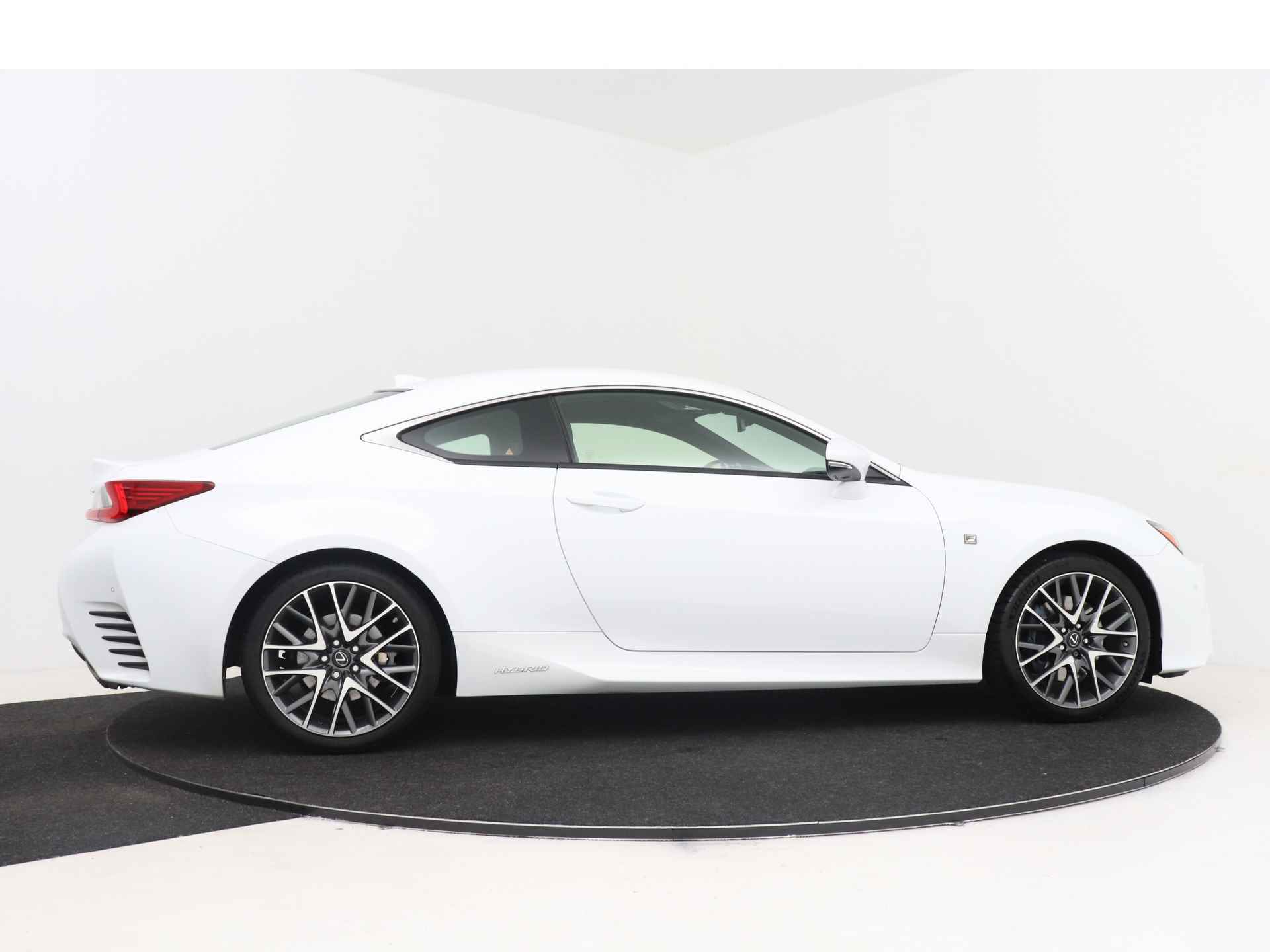 Lexus RC 300h F-Sport Line | Stoelverwarming en -ventilatie | Dodehoekdetectie | Adaptive Variable Suspension | - 15/52