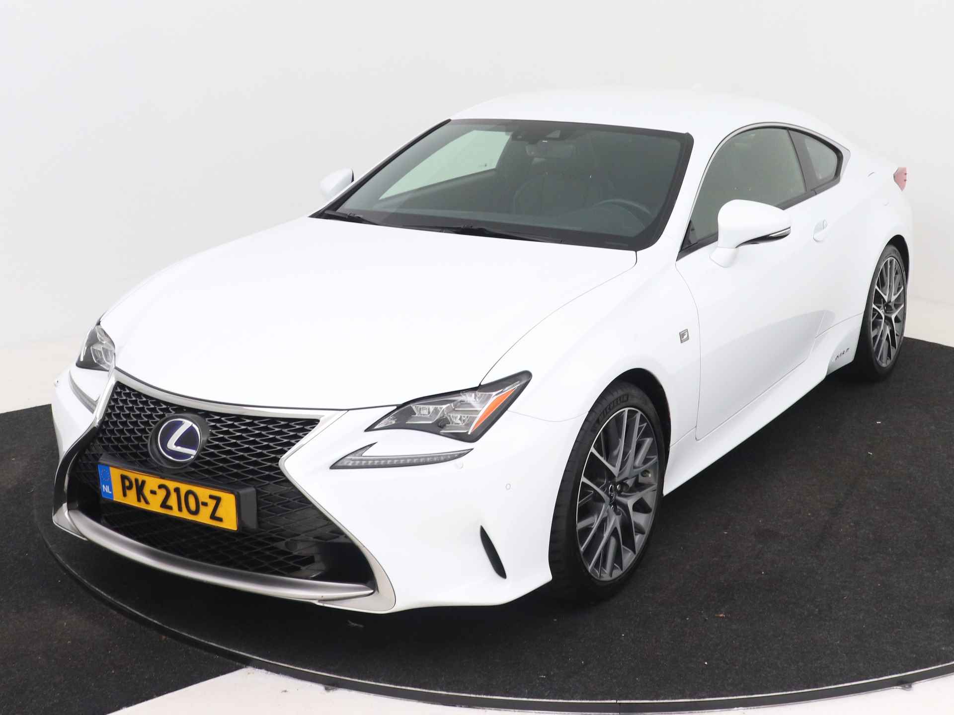 Lexus RC 300h F-Sport Line | Stoelverwarming en -ventilatie | Dodehoekdetectie | Adaptive Variable Suspension | - 28/52