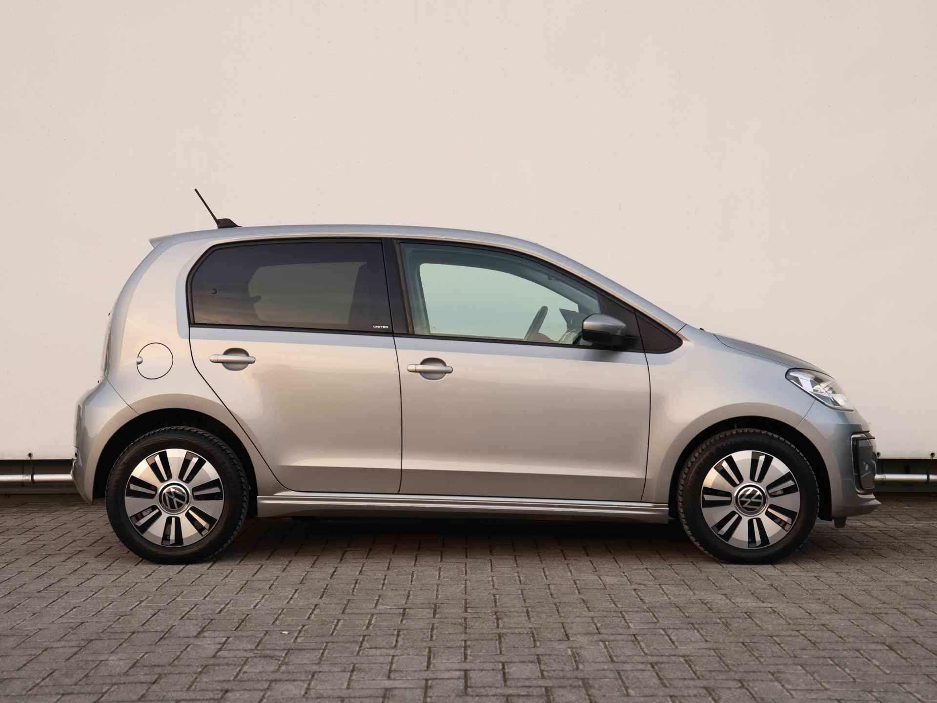 Volkswagen e-Up! e-up! Style 83PK Automaat I Cruise control I Stoelverwarming I Camera I Climate control - 2/30