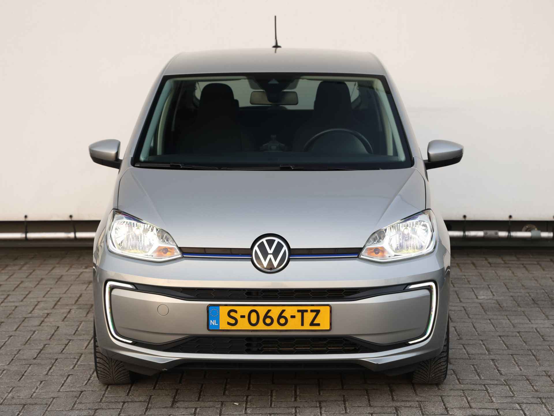 Volkswagen e-Up! e-up! Style 83PK Automaat I Cruise control I Stoelverwarming I Camera I Climate control - 4/30