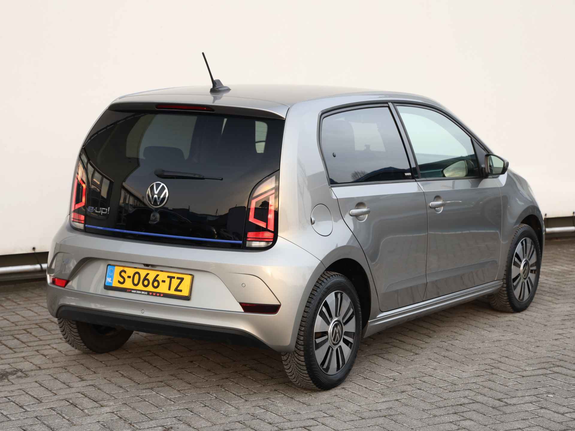 Volkswagen e-Up! e-up! Style 83PK Automaat I Cruise control I Stoelverwarming I Camera I Climate control - 5/30