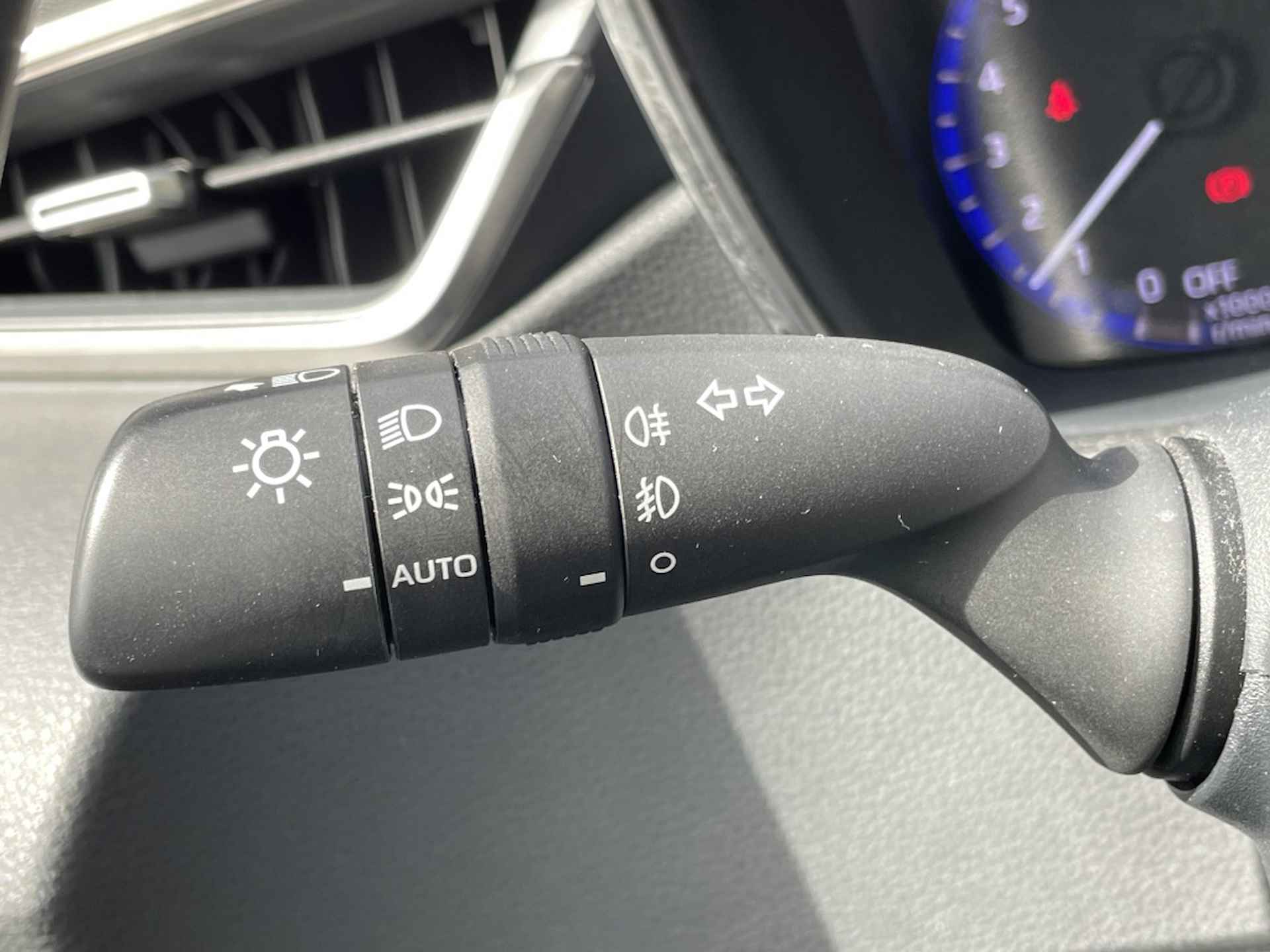 Toyota Corolla Touring Sports 1.8 Hybrid Executive | Camera | Stoelverwarming | Navi - 13/35