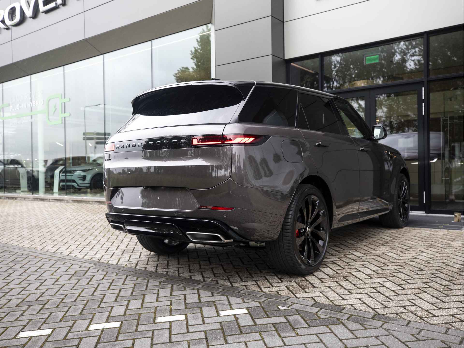 Land Rover Range Rover Sport 3.0 P460e Dynamic HSE PHEV | 4-WIEL BESTURING | 23'' Gloss Black | Panoramisch schuif-/kanteldak - 3/60