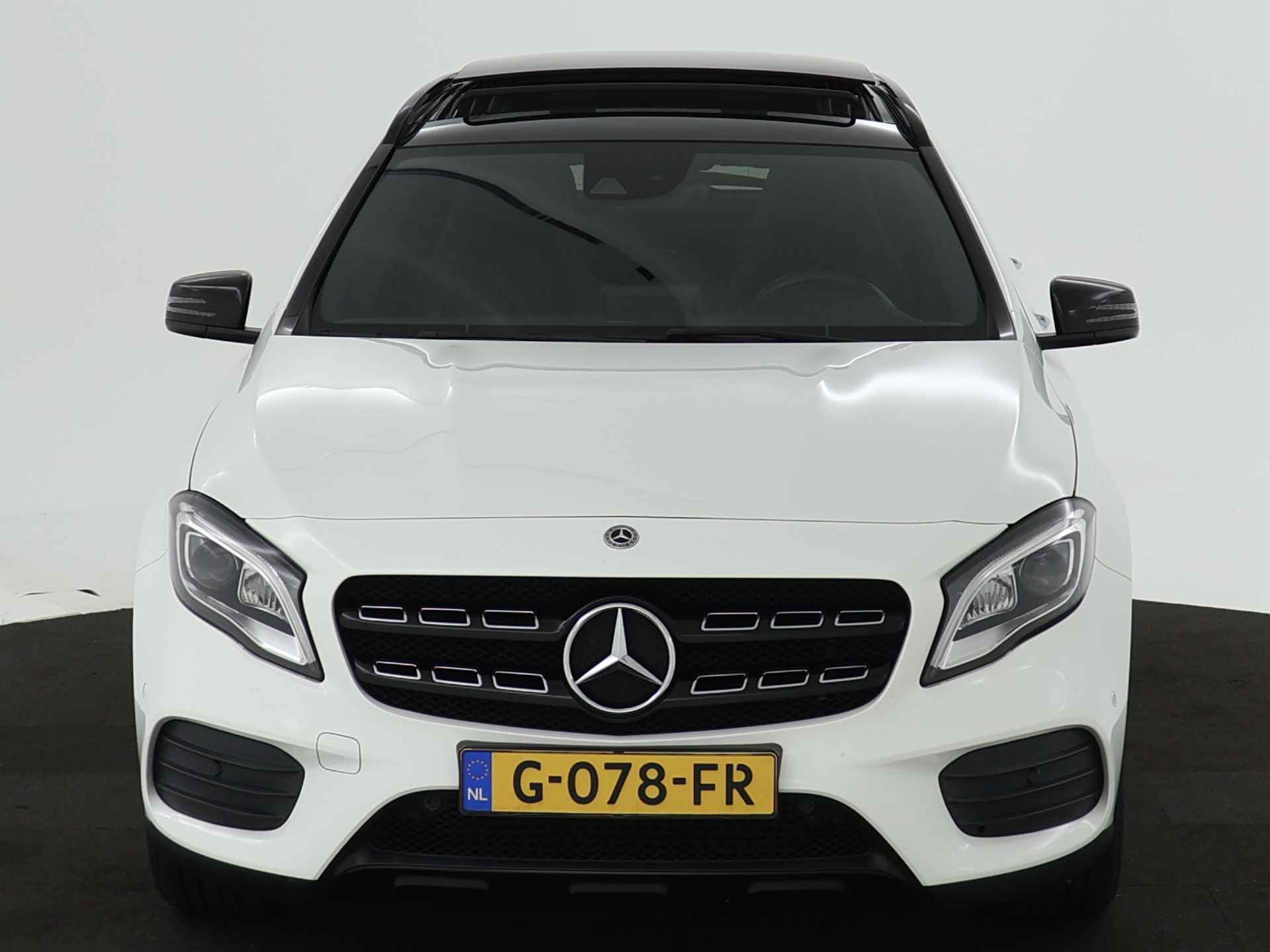 Mercedes-Benz GLA 180 AMG Night Pakket Automaat | AMG Styling | Panorama-schuifdak | Night Pakket | Achteruitrijcamera | LED koplampen | Inclusief 24 maanden MB Certified garantie voor Europa. - 30/46