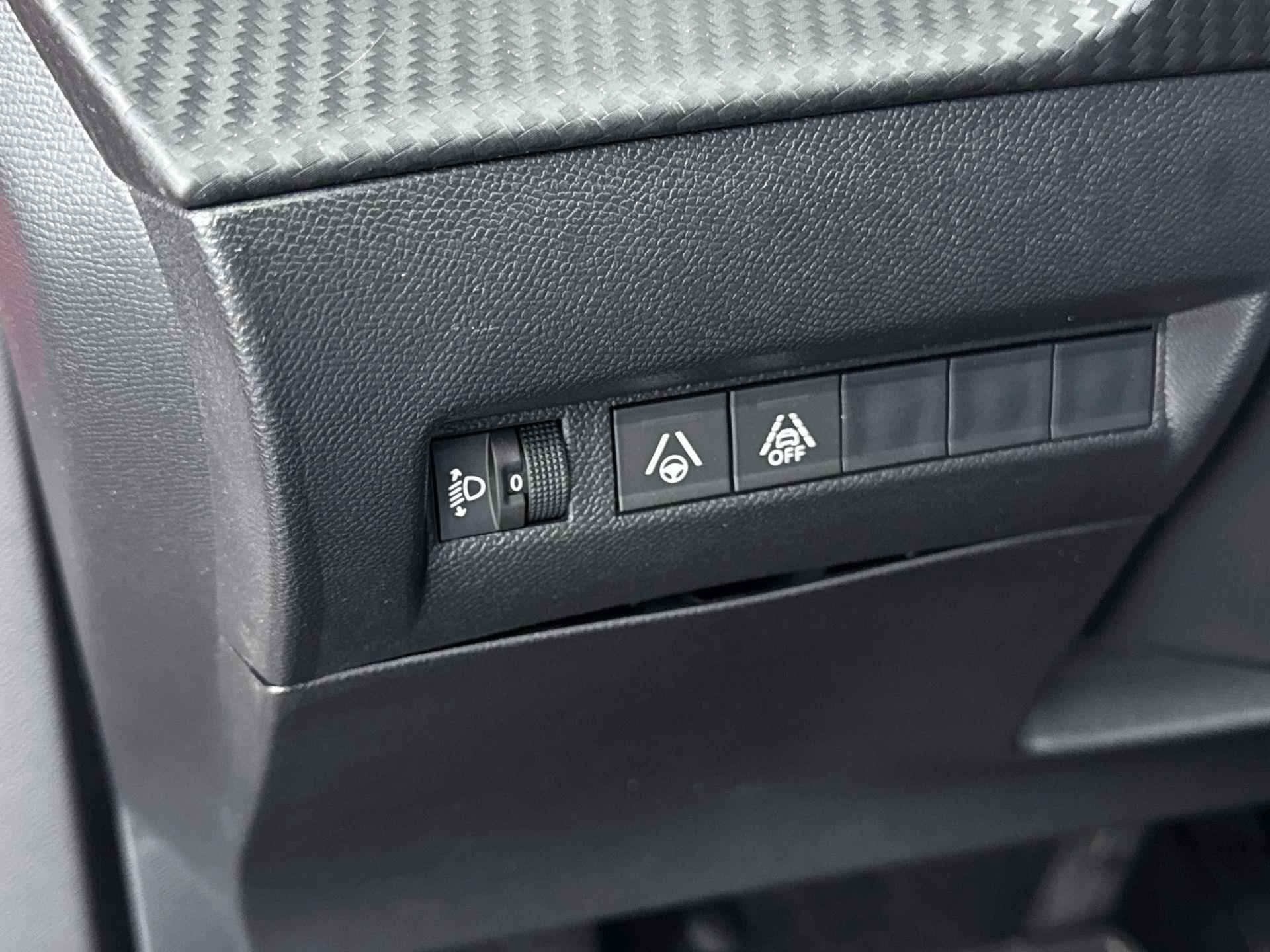 Peugeot e-2008 SUV  EV- Allure 50 kWh | 3 Fase | Adaptive Cruise Control | Stoelverwarming | Camera | Navigatie - 16/39