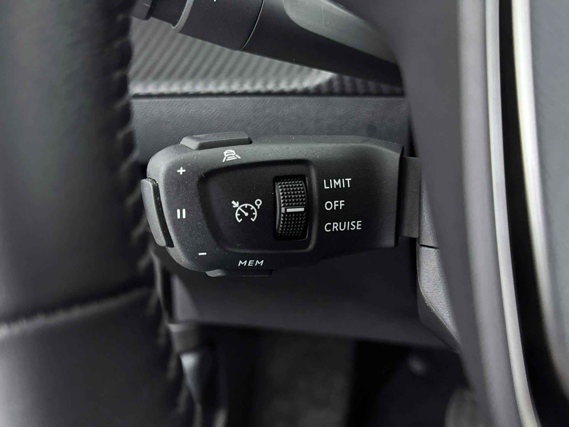 Peugeot e-2008 SUV  EV- Allure 50 kWh | 3 Fase | Adaptive Cruise Control | Stoelverwarming | Camera | Navigatie - 30/39