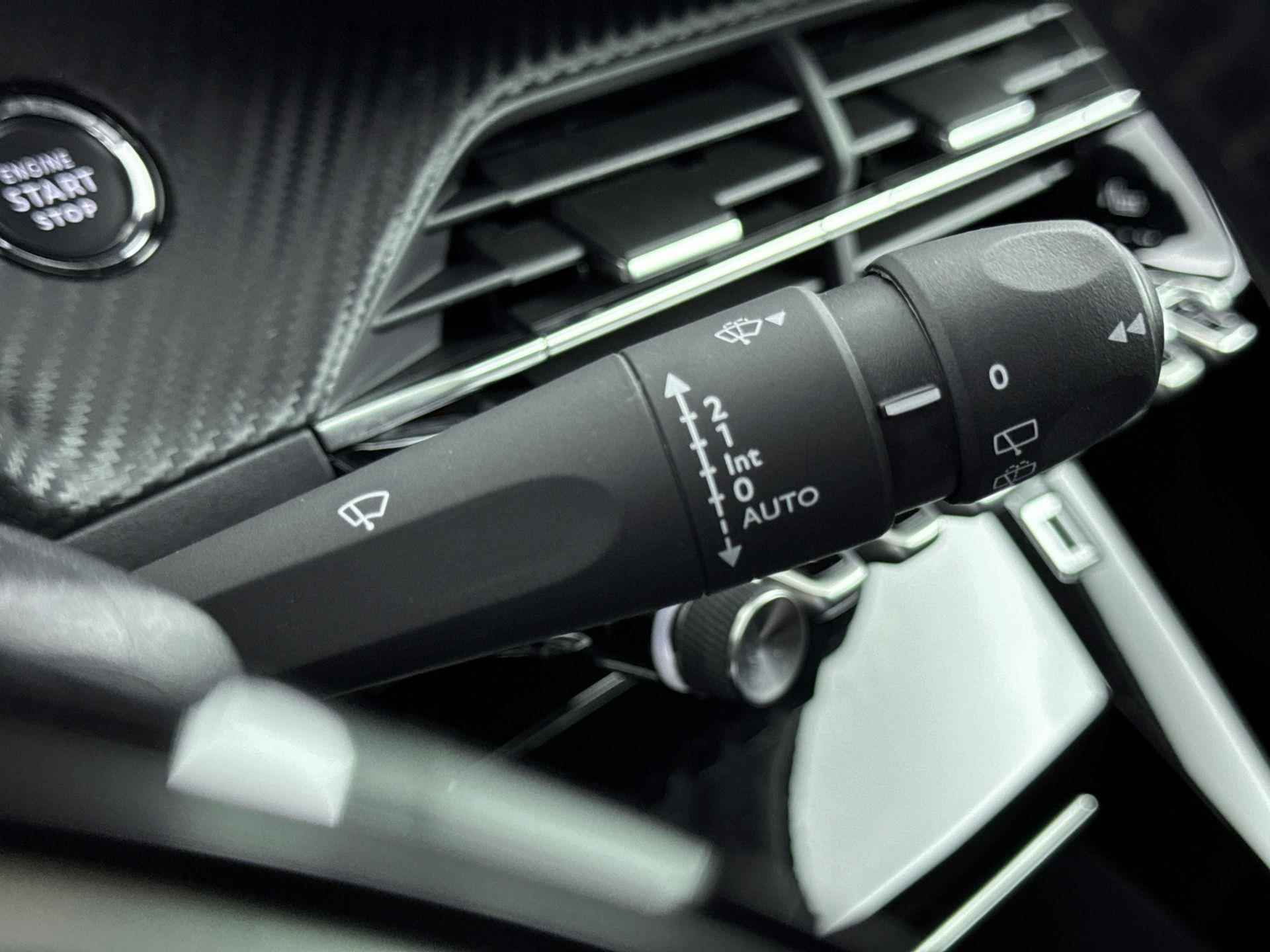 Peugeot e-2008 EV Allure 50 kWh | 3 Fase | Adaptive Cruise Control | Stoelverwarming | Camera | Navigatie - 32/39