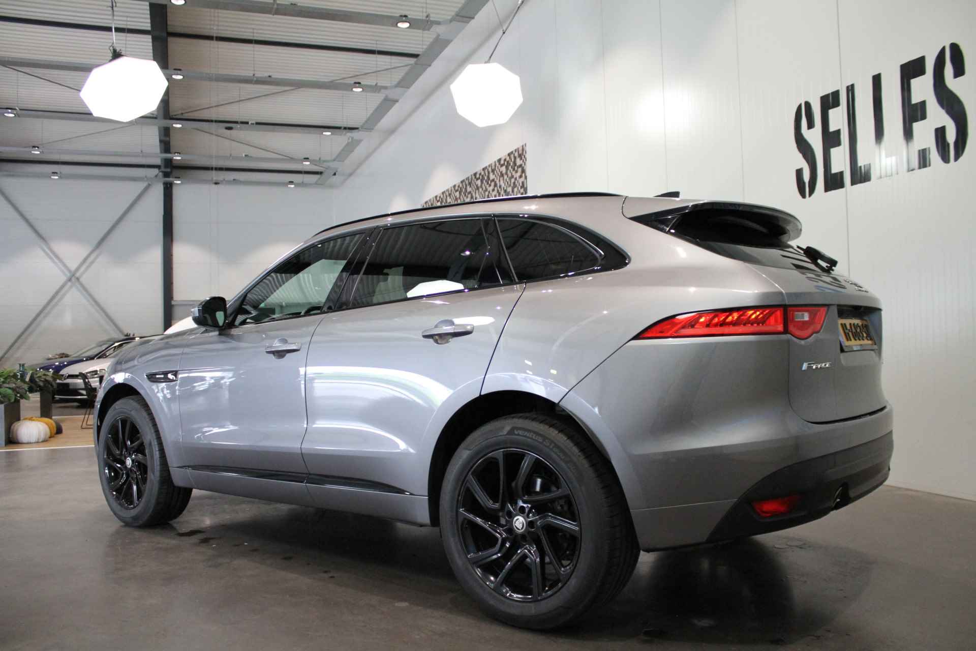 Jaguar F-Pace 2.0t AWD Premium Sport Edition | Navigatie | Achteruitrijcamera | Lm velgen | Leder | Panoramadak | Automaat | - 3/25