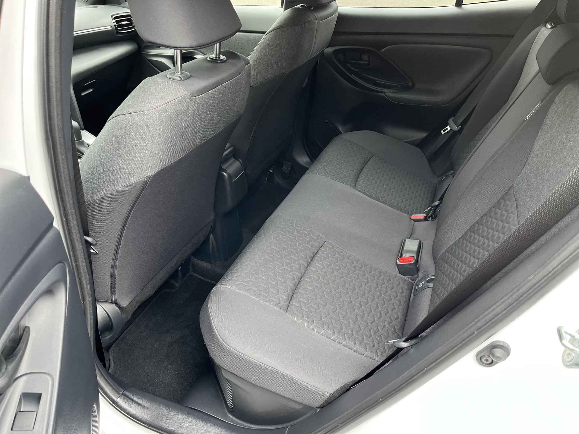 Toyota Yaris Cross 1.5 Hybrid Executive | Navigatie | Apple CarPlay/Android auto | Achteruitrijcamera | Elektrische achterklep - 15/33