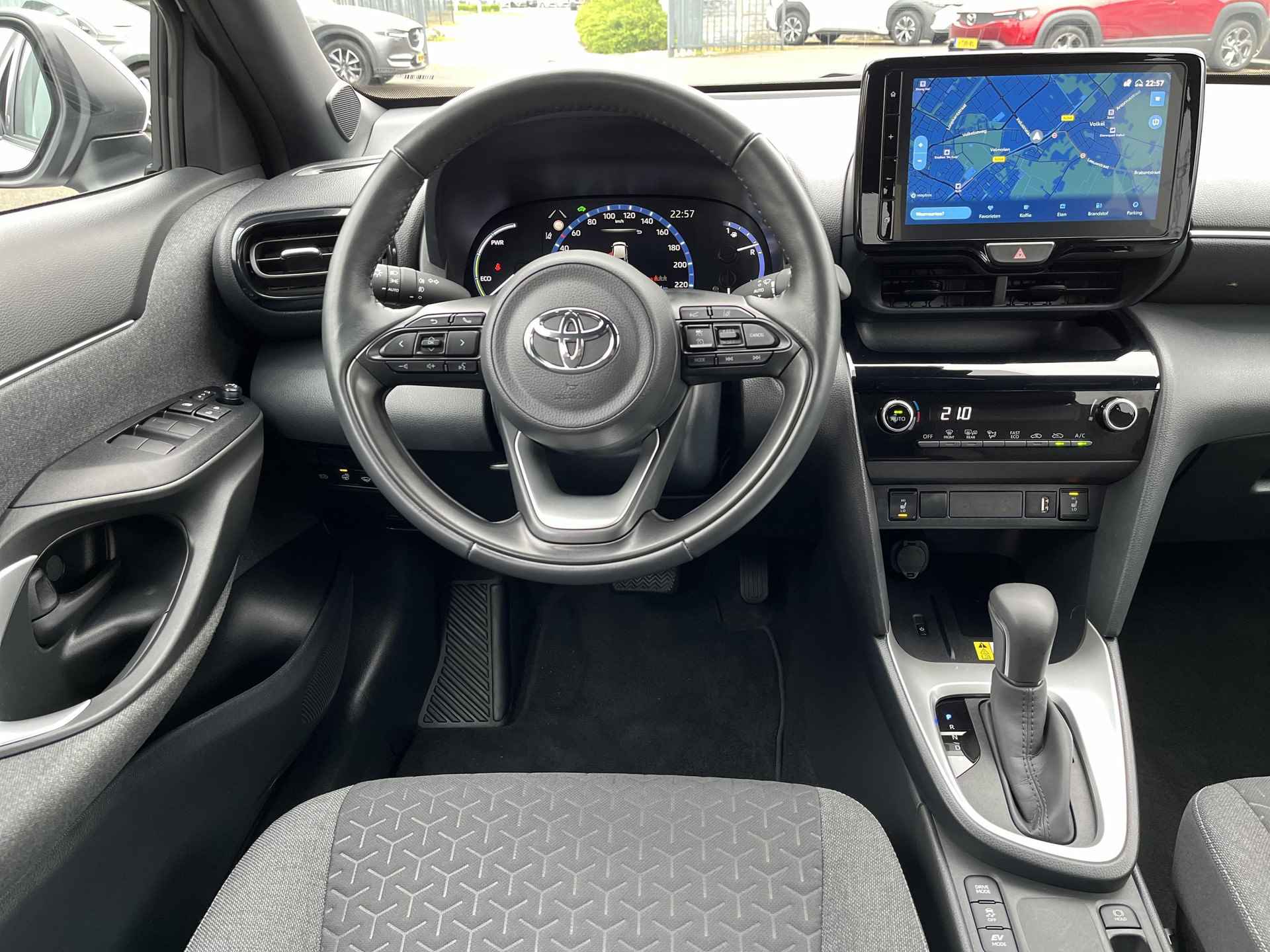 Toyota Yaris Cross 1.5 Hybrid Executive | Navigatie | Apple CarPlay/Android auto | Achteruitrijcamera | Elektrische achterklep - 17/33