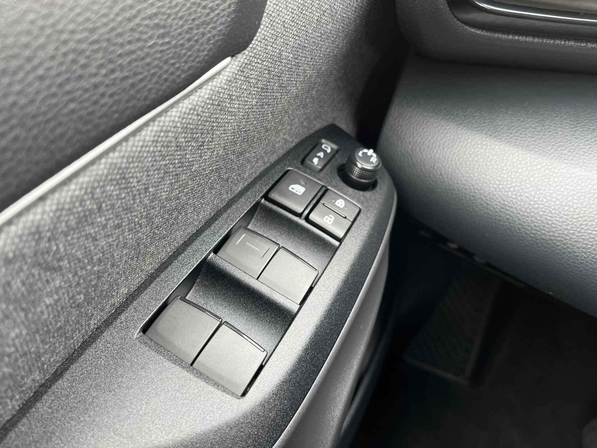 Toyota Yaris Cross 1.5 Hybrid Executive | Navigatie | Apple CarPlay/Android auto | Achteruitrijcamera | Elektrische achterklep - 24/33