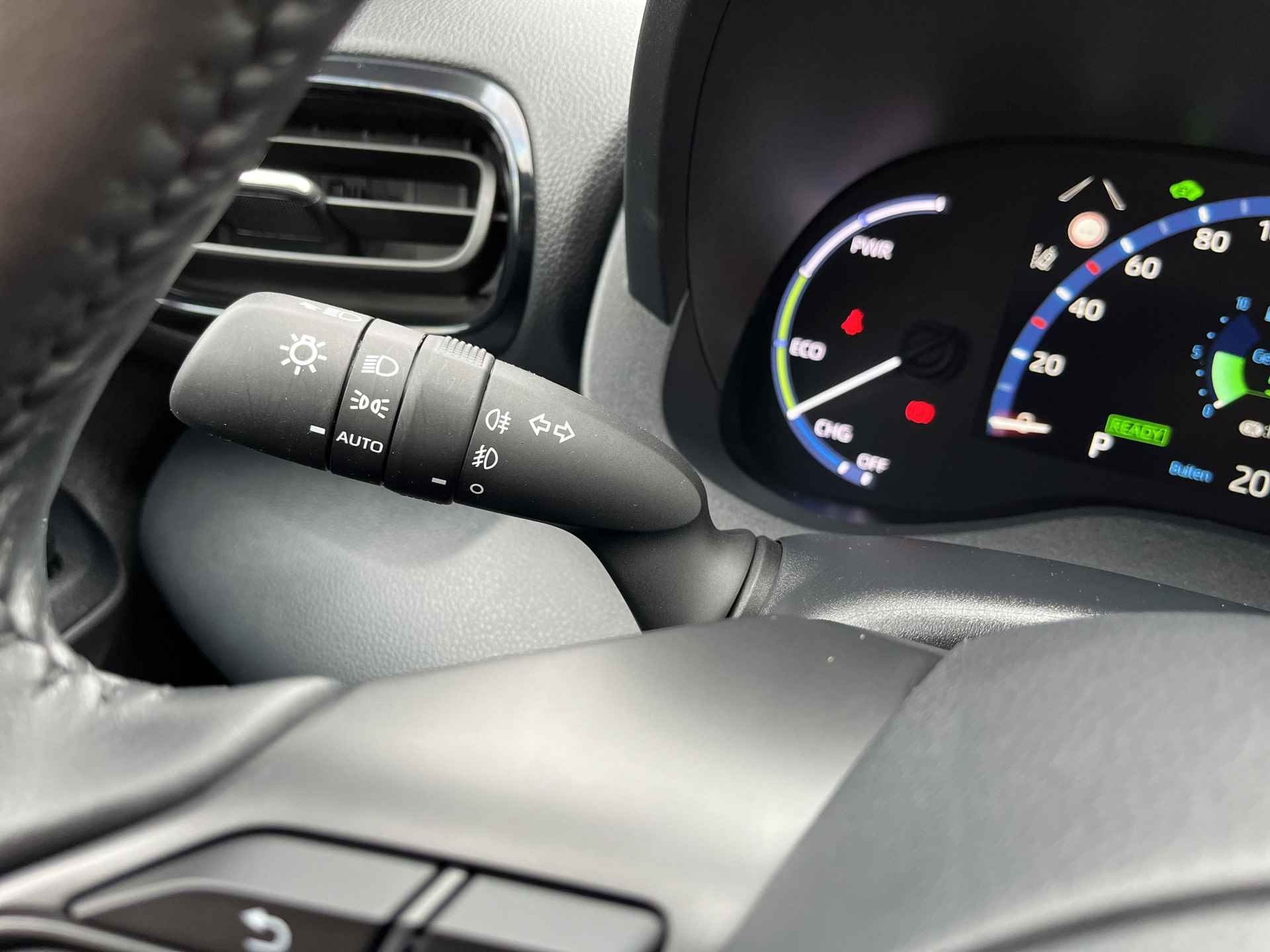 Toyota Yaris Cross 1.5 Hybrid Executive | Navigatie | Apple CarPlay/Android auto | Achteruitrijcamera | Elektrische achterklep - 25/33