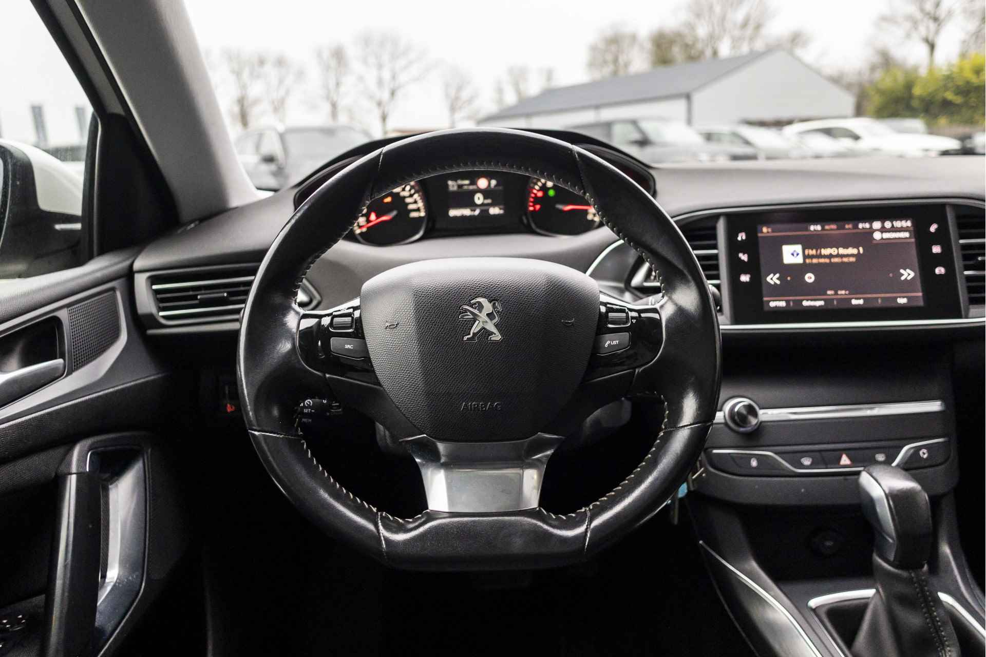 Peugeot 308 SW 1.2 PureTech Blue Lease Premium | Automaat | Pano | Carplay | Camera - 8/43