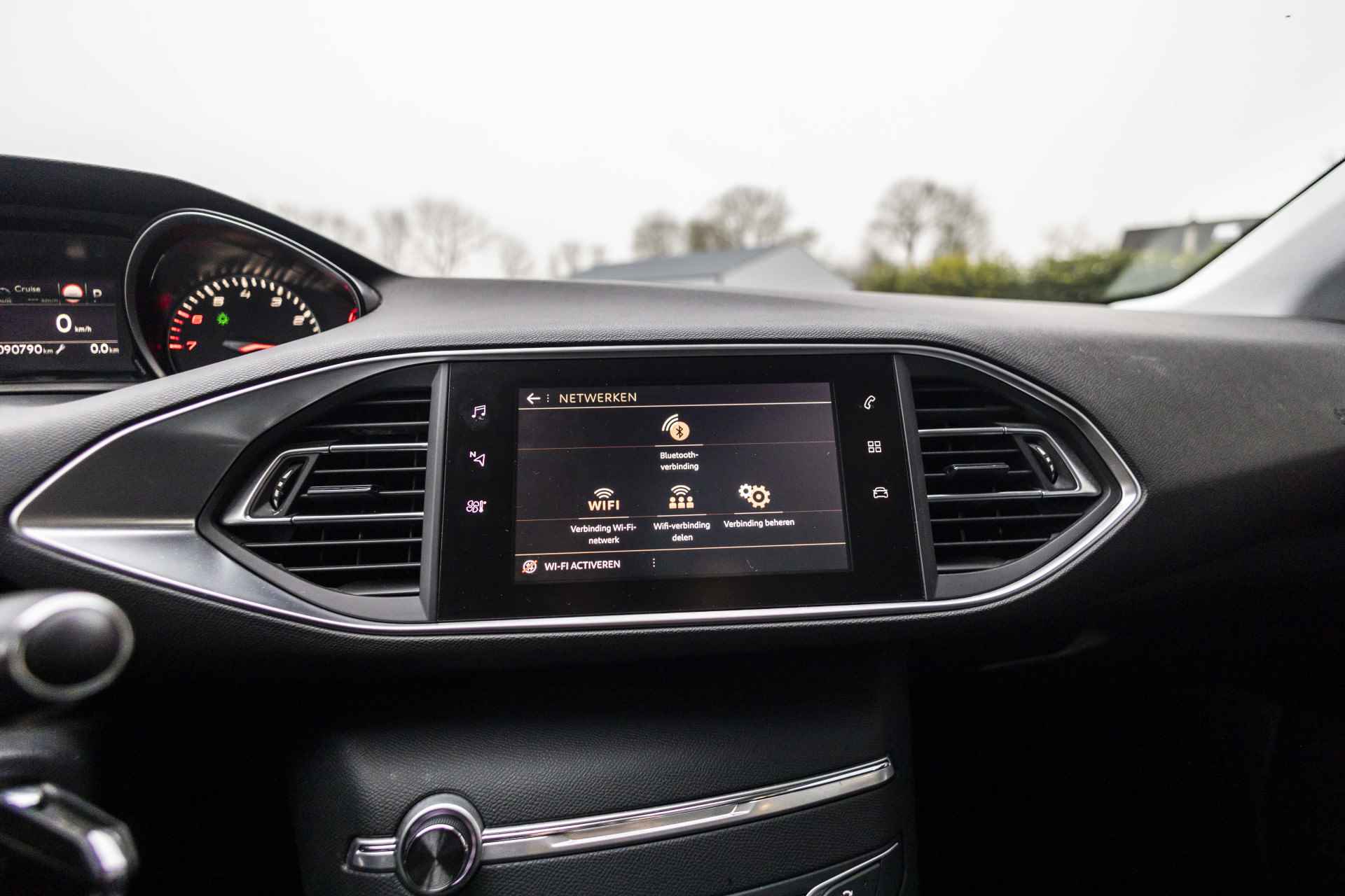 Peugeot 308 SW 1.2 PureTech Blue Lease Premium | Automaat | Pano | Carplay | Camera - 25/43