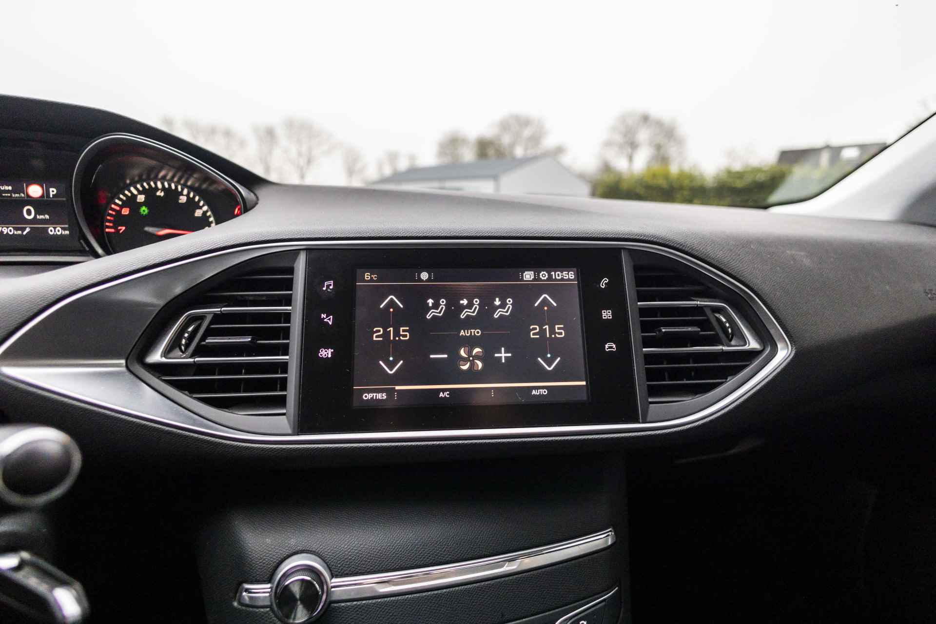 Peugeot 308 SW 1.2 PureTech Blue Lease Premium | Automaat | Pano | Carplay | Camera - 29/43