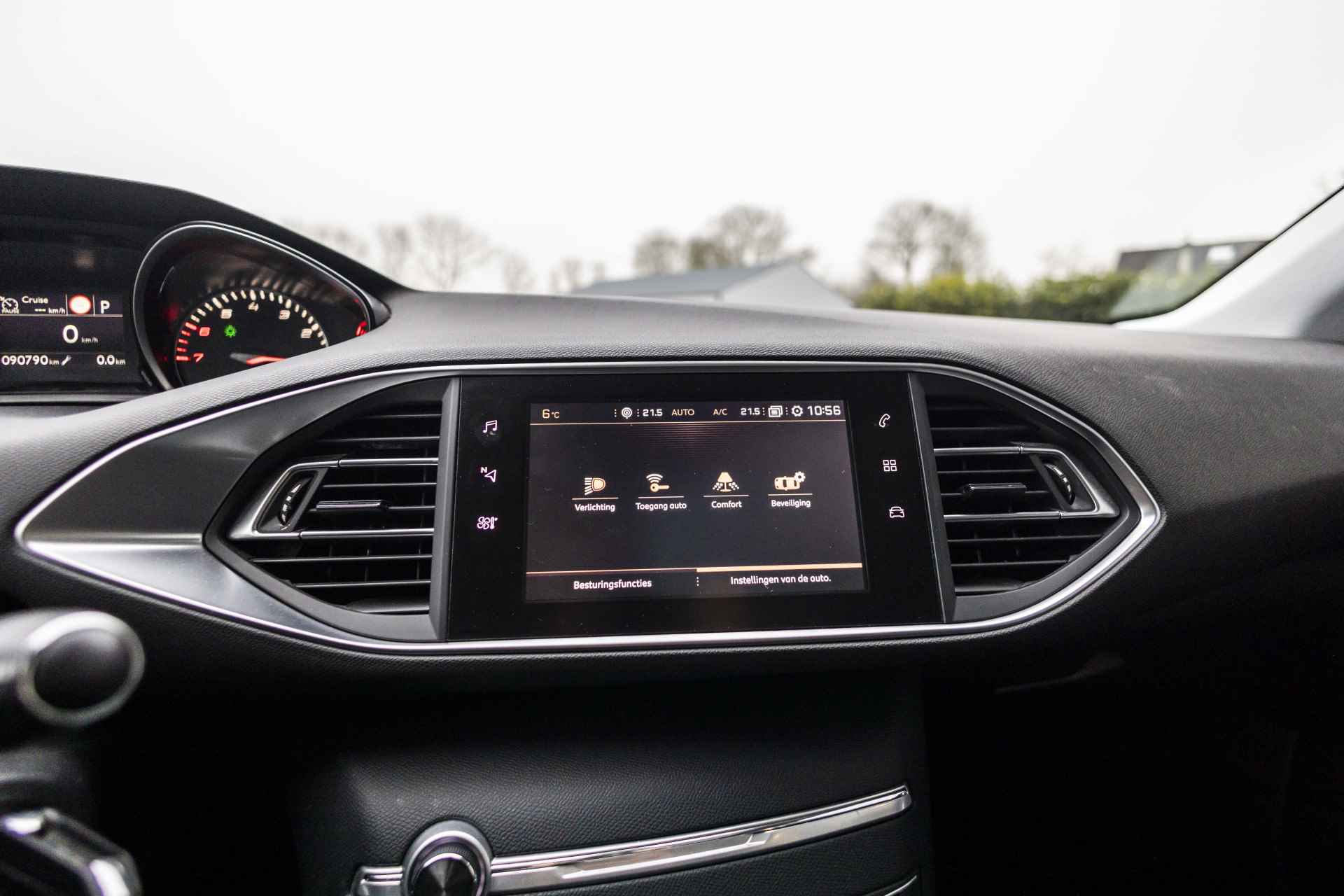 Peugeot 308 SW 1.2 PureTech Blue Lease Premium | Automaat | Pano | Carplay | Camera - 31/43