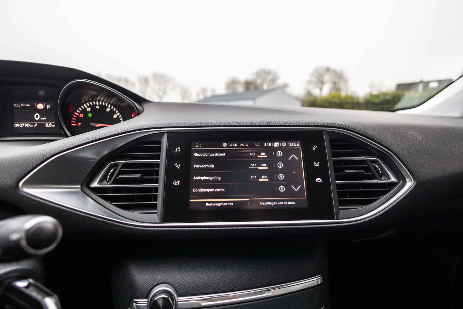 Peugeot 308 SW 1.2 PureTech Blue Lease Premium | Automaat | Pano | Carplay | Camera - 32/43