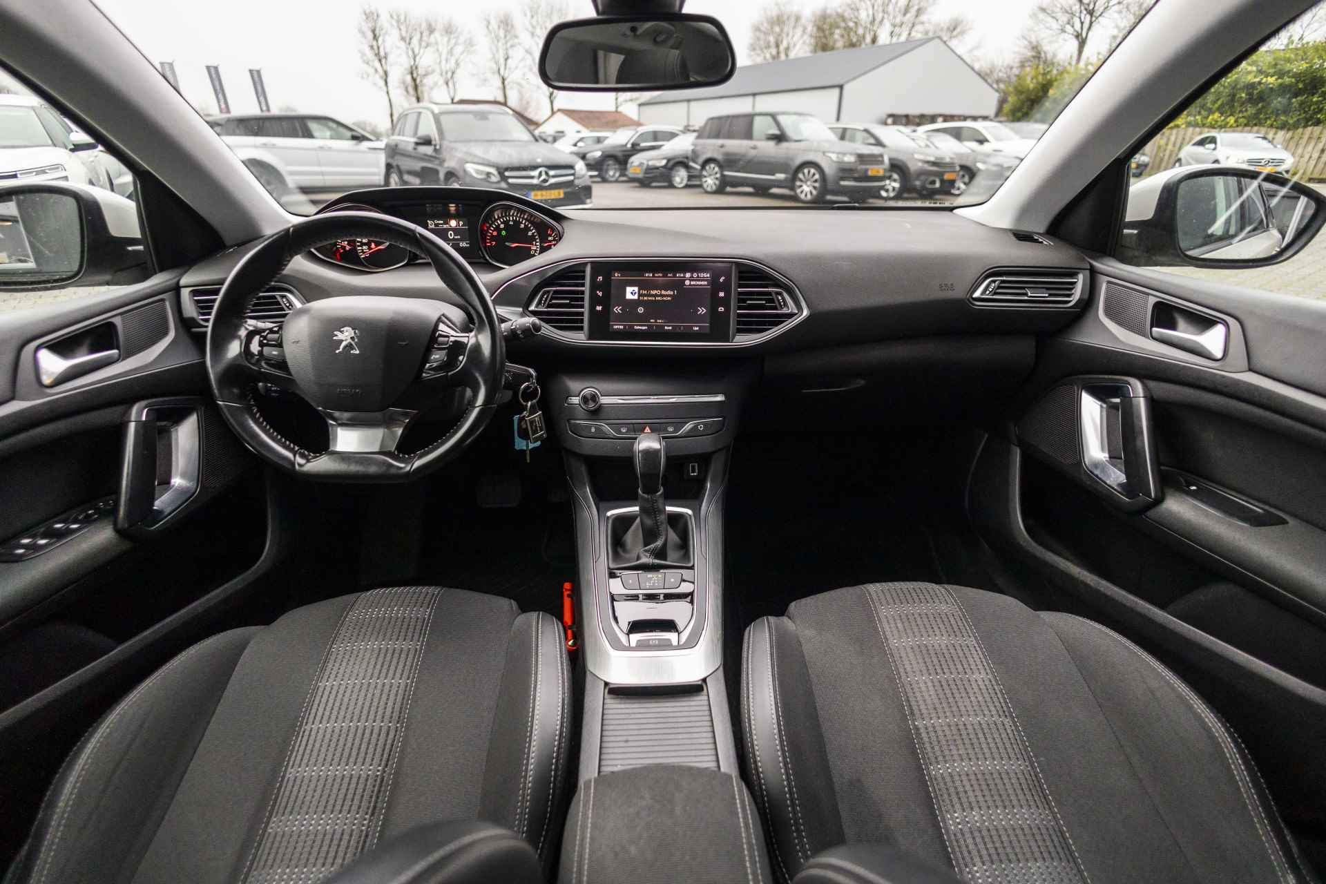 Peugeot 308 SW 1.2 PureTech Blue Lease Premium | Automaat | Pano | Carplay | Camera - 35/43