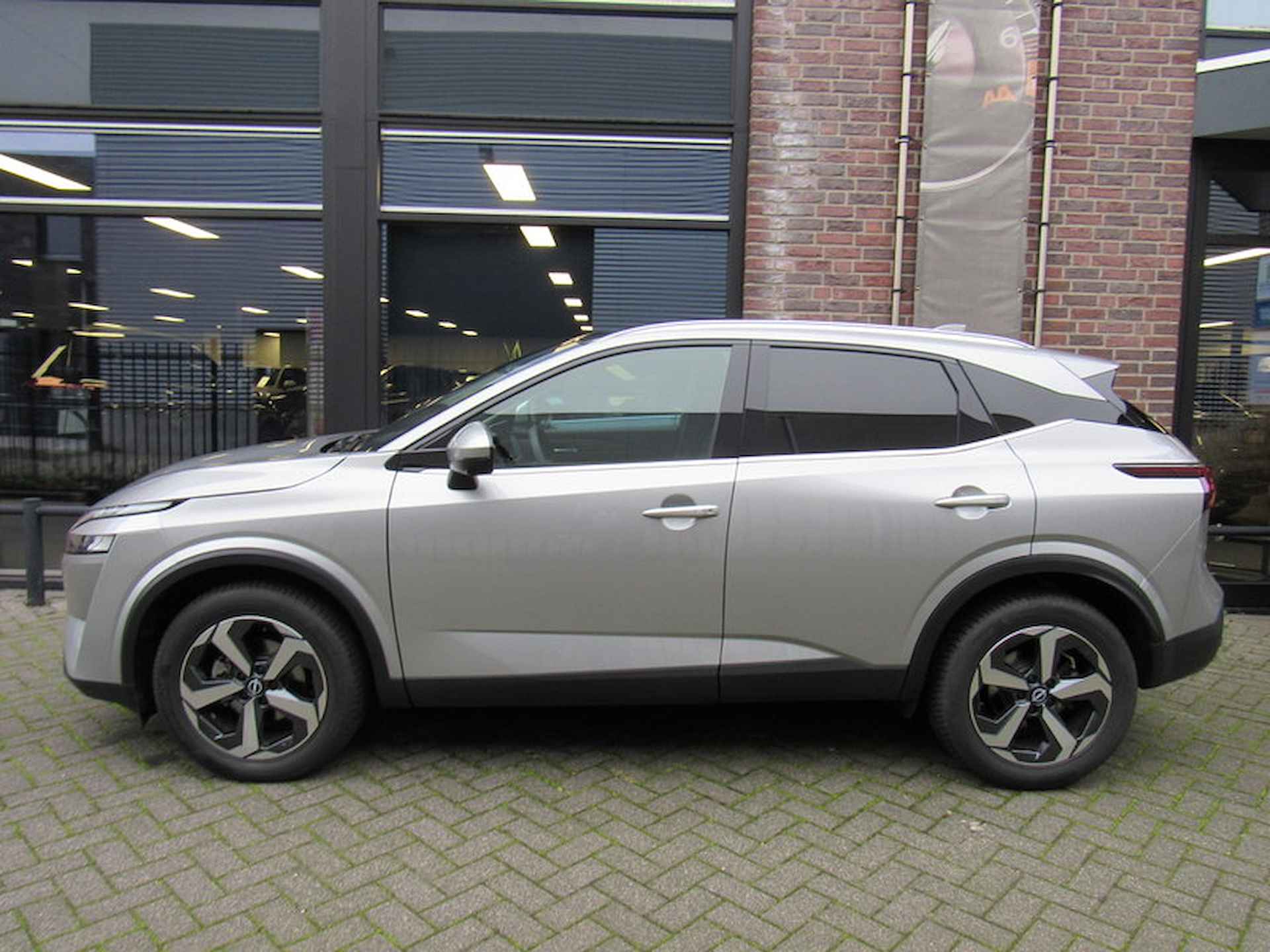 Nissan Qashqai 1.3 Mild-Hybrid 158pk Xtronic N-Connecta met panoramadak/ Cold pack /1.800 kg trekgewicht - 3/32