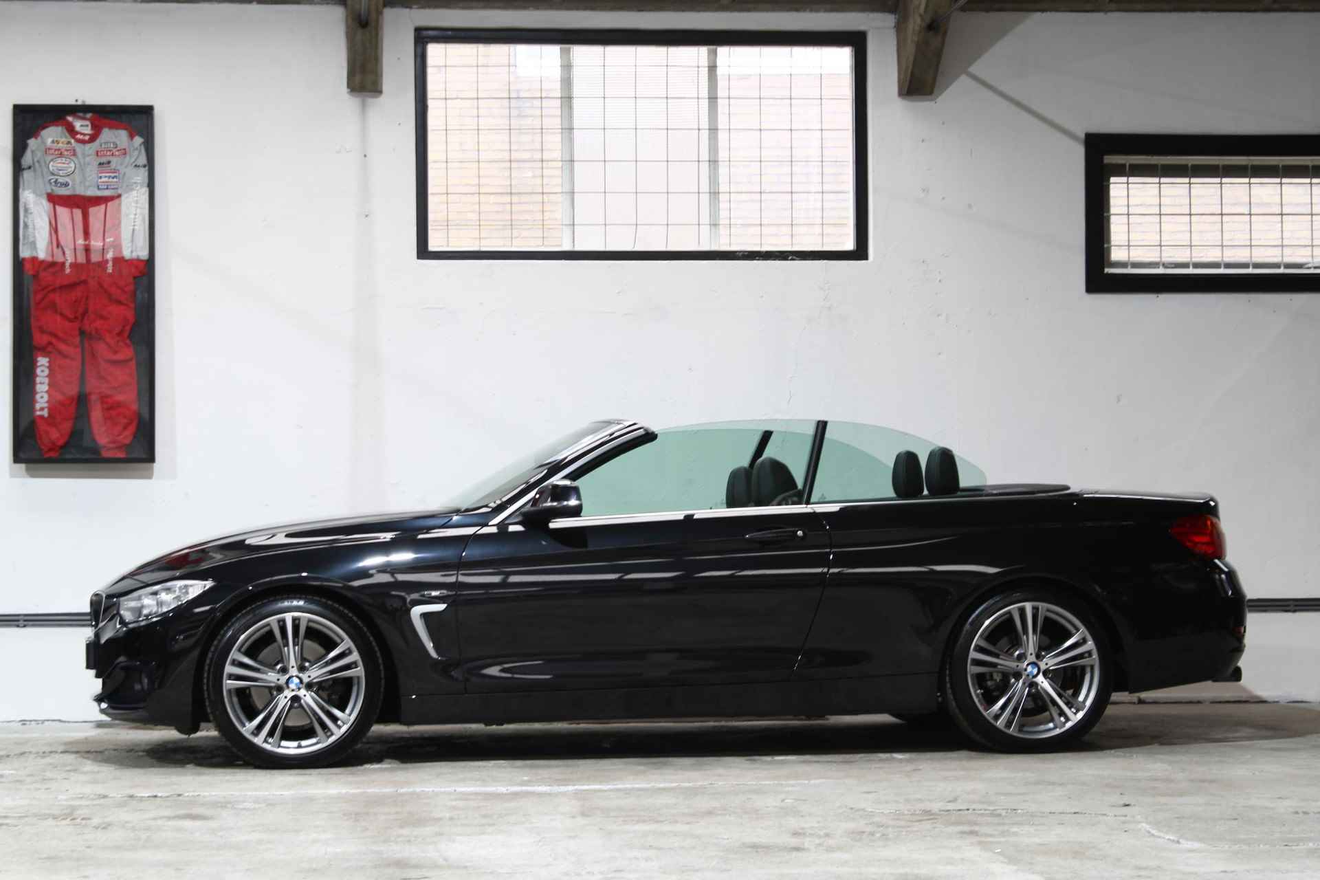 BMW 4-serie Cabrio 428i High Executive | Sportstoelen | 19 inch | Navigatie | Memory | Lage kilometerstand | NL Auto | - 2/27