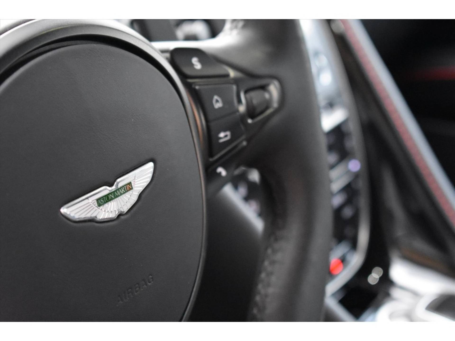 Aston Martin DBS 5.2 V12 725pk Superleggera | Premium Audio | Sport Plus stoelen - 24/61