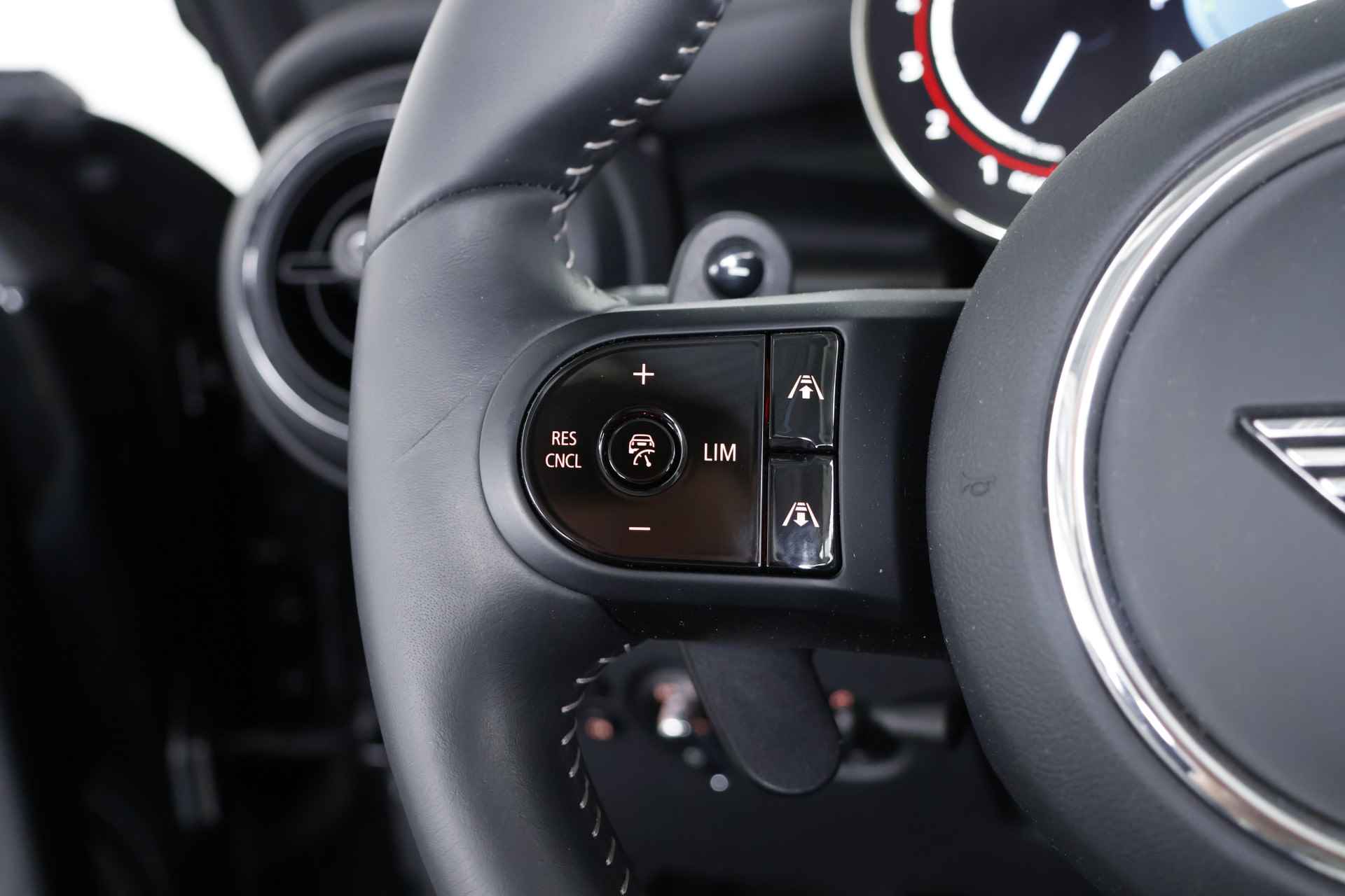 MINI Cabrio 2.0 John Cooper Works JCW Pack 232 pK  Navi / Carplay / Leder / Automaat / ACC / LED - 17/39