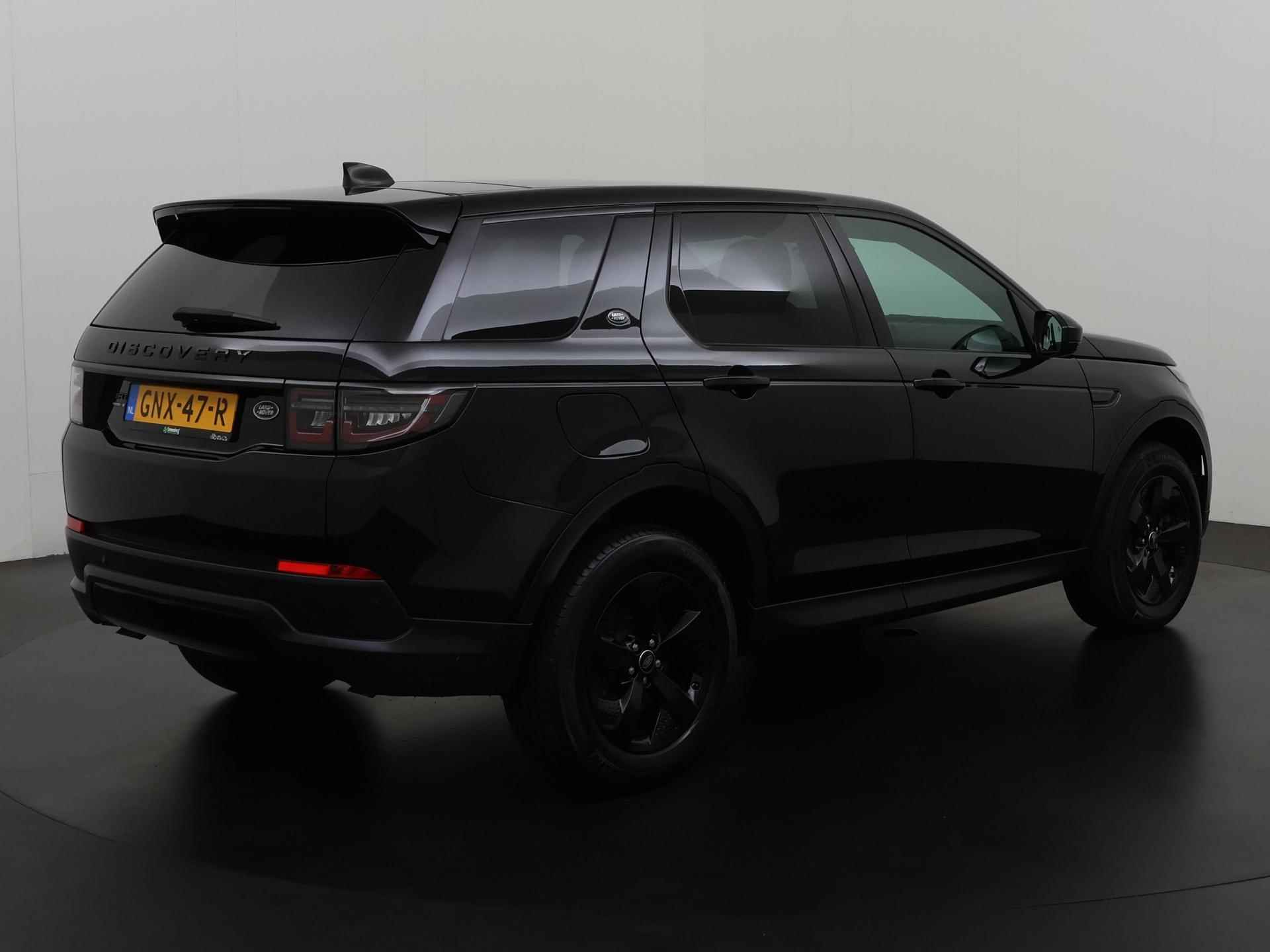 Land Rover Discovery Sport P300e PHEV AWD Black Edition | Panoramadak | Leder | Camera | Navi Pro | Verw. Stuur | Zondag Open! - 4/44