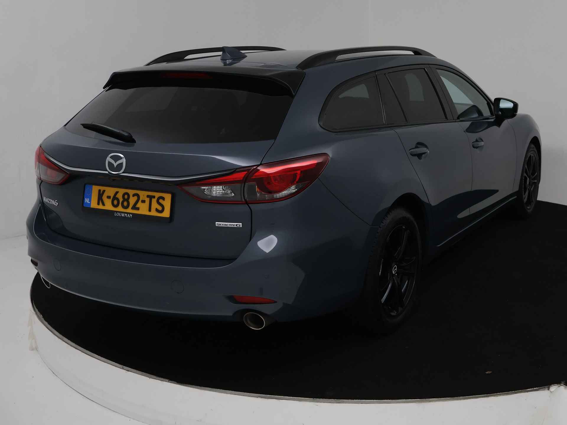 Mazda 6 Sportbreak 2.0 SkyActiv-G 165 Sportive automaat | BOSE Audio | 360 Camera | Afneembare trekhaak | Head-up Display | Navigatie | Stoelverwarming/-Verkoeling | Achterbank Verwarming | Stuurverwarming | Rood Leder | - 17/41