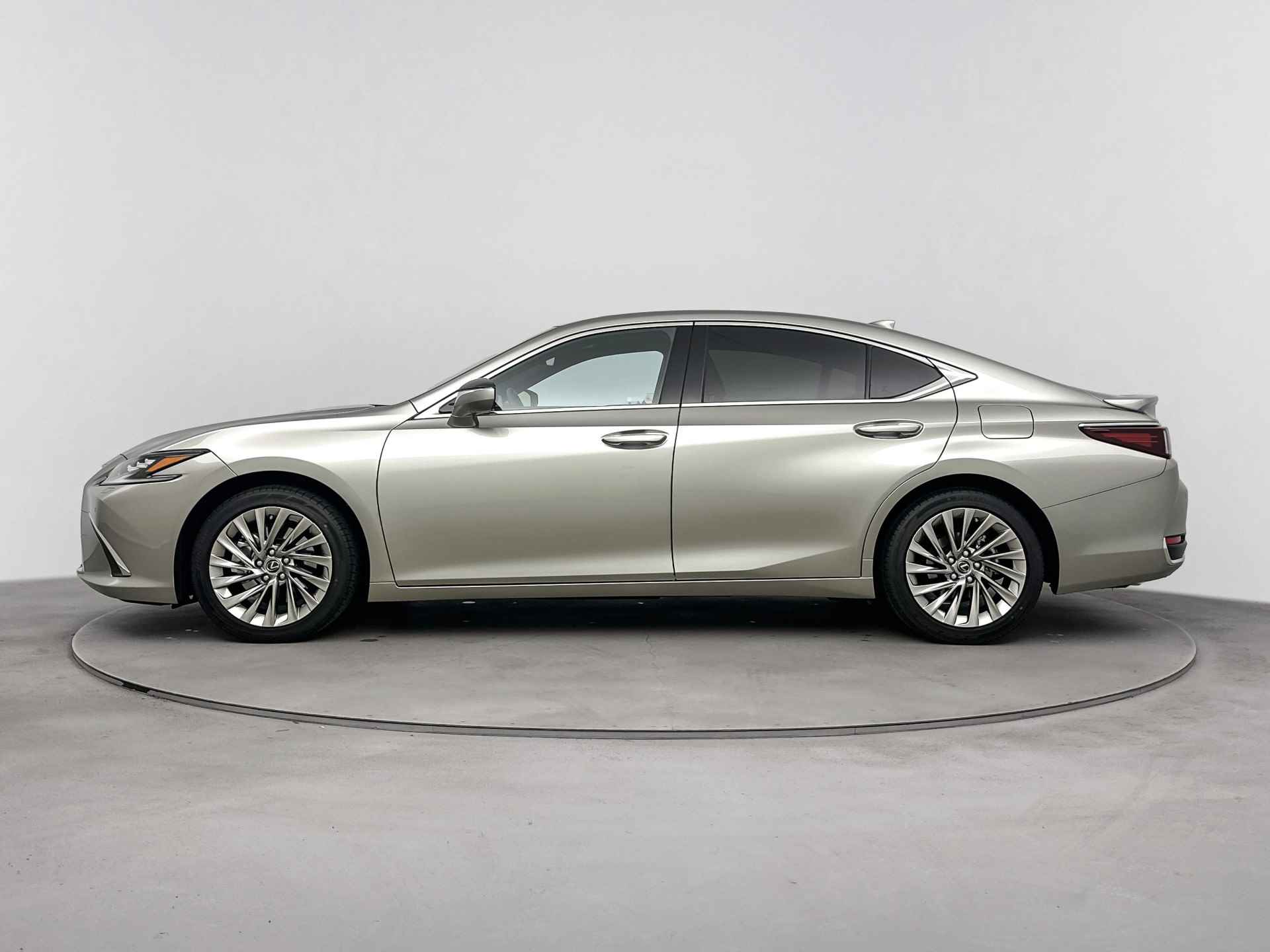 Lexus ES 300h President Line | Demonstratie auto | Direct Leverbaar | Mark Levinson | - 4/41